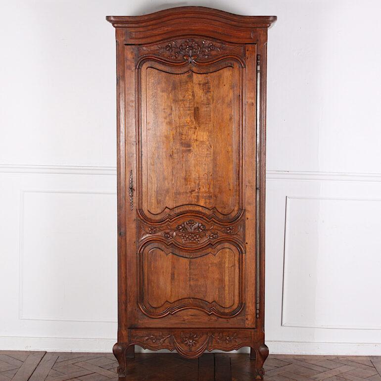 Highly Carved French Oak Bonnetiere 2