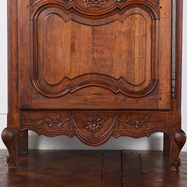 Highly Carved French Oak Bonnetiere 4