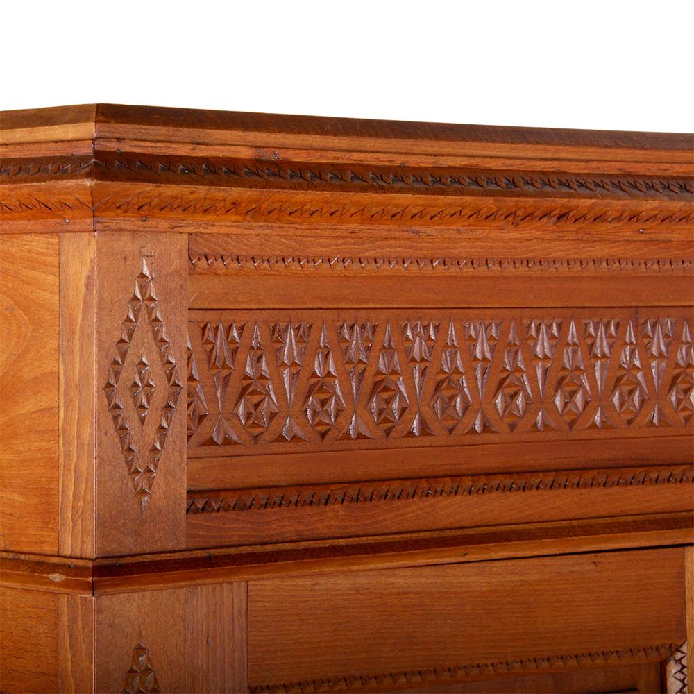 Highly-Carved French Three-Door Bookcase (Buchenholz)