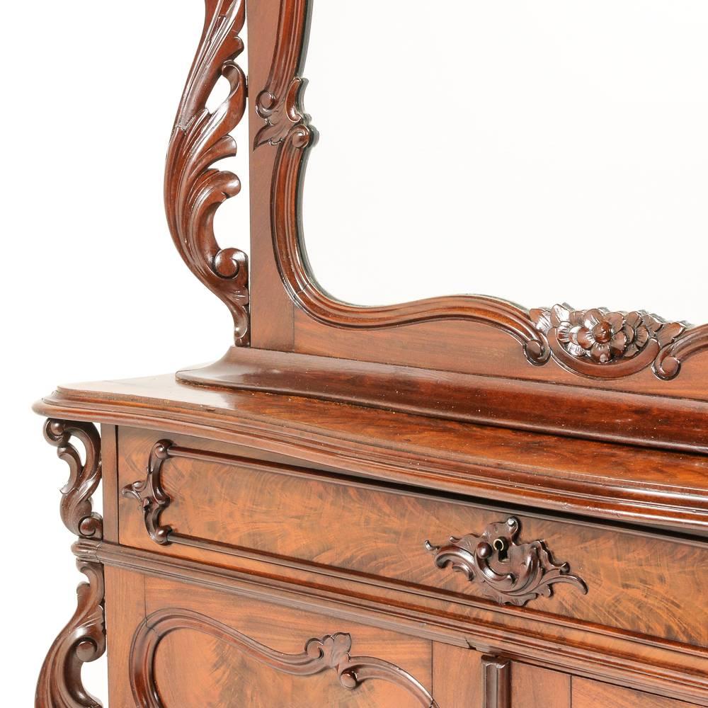 Highly Carved Continental Victorian Cabinet In Excellent Condition In Vancouver, British Columbia