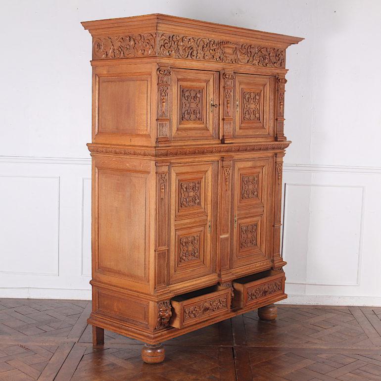 Highly Carved Oak Renaissance Revival Cabinet, circa 1900 In Good Condition In Vancouver, British Columbia