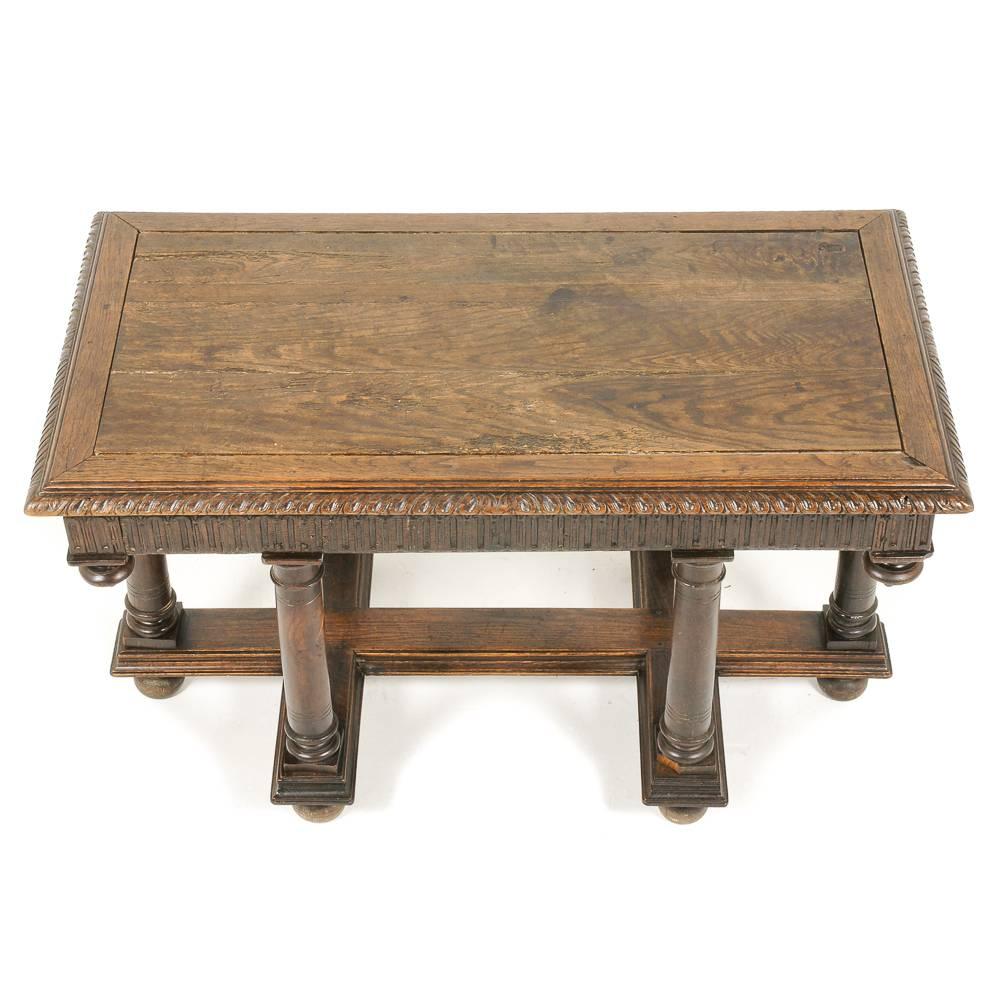 Highly Carved Renaissance Revival Oak Table In Distressed Condition In Vancouver, British Columbia