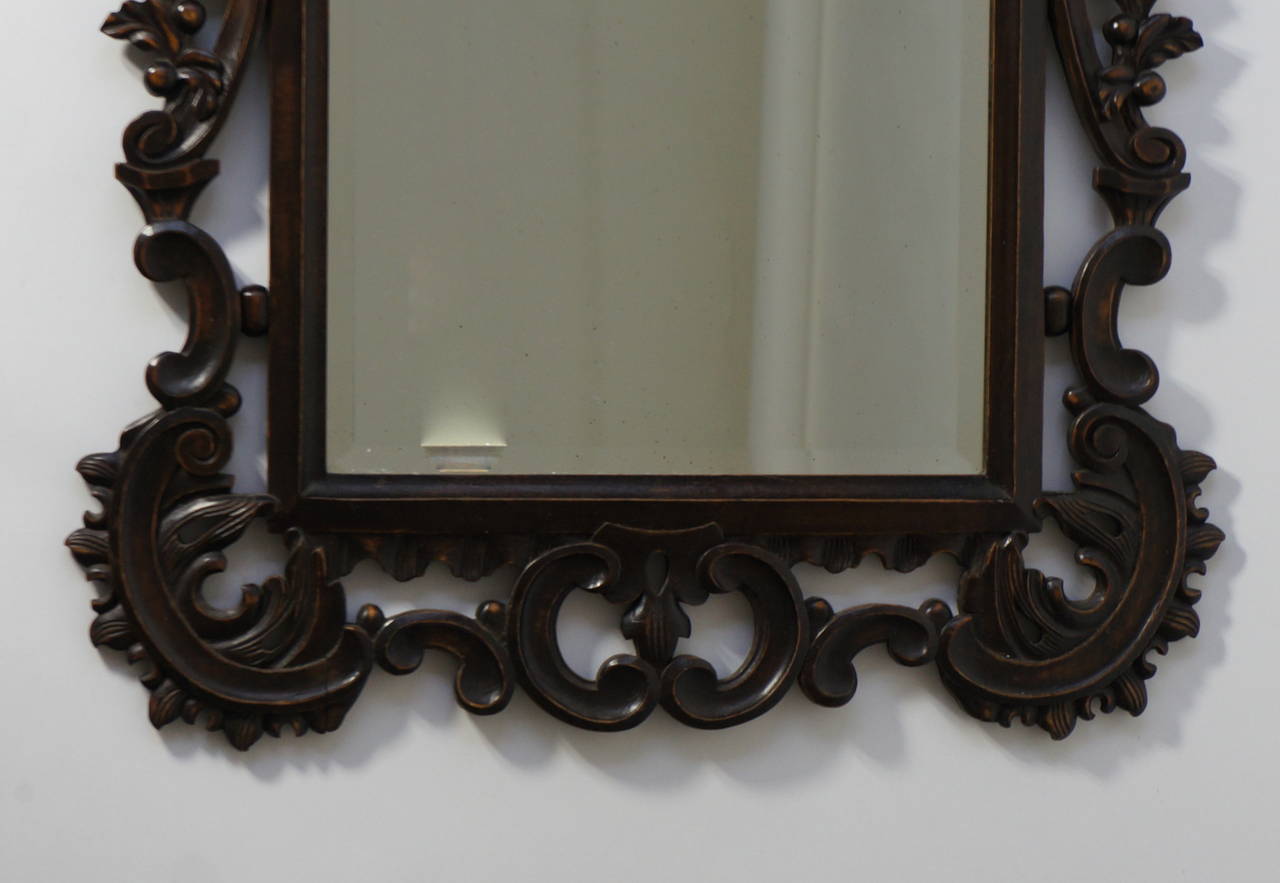 Hochgeschnitzter Holzspiegel im Vintage-Stil (20. Jahrhundert) im Angebot
