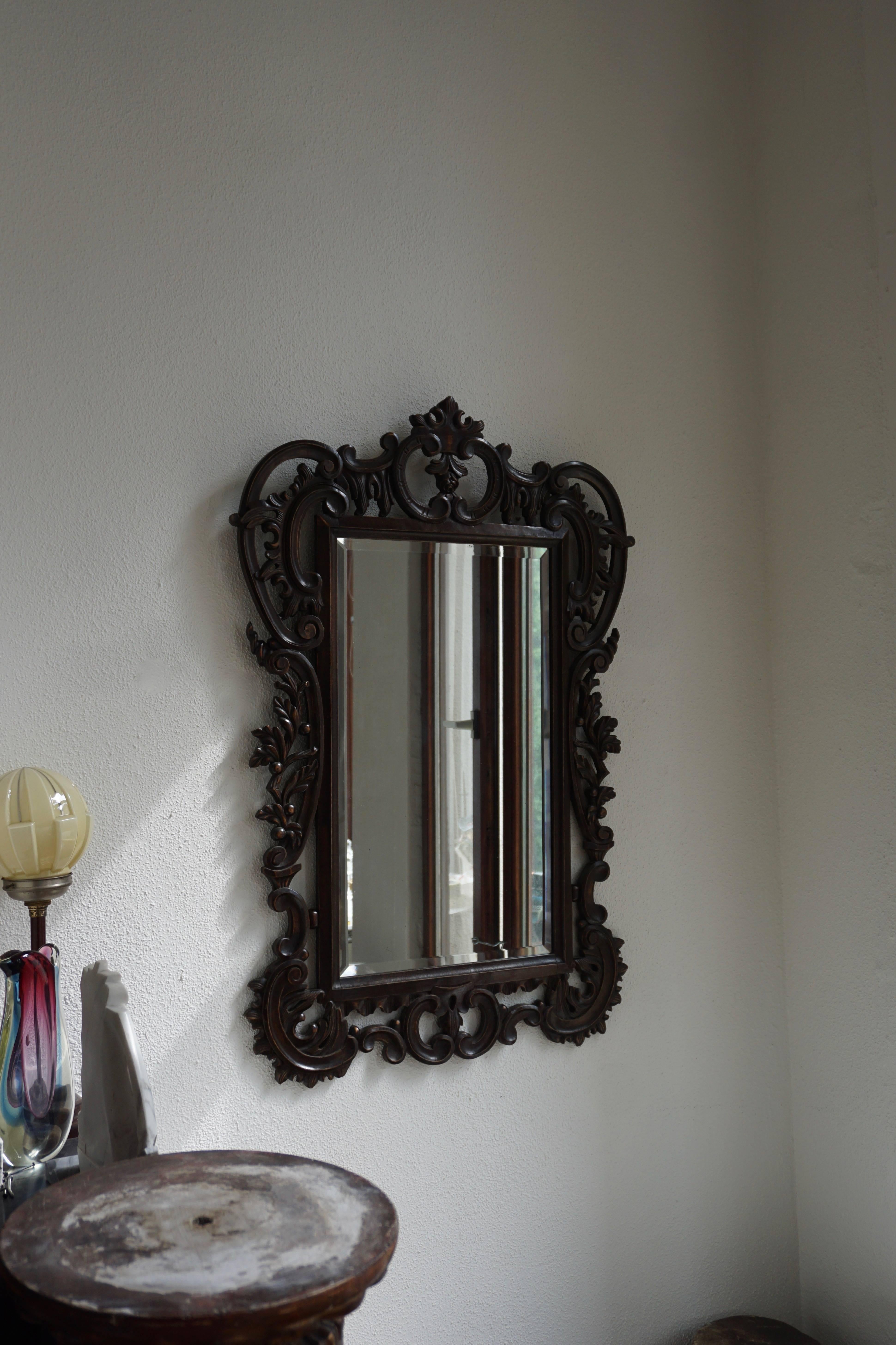 Highly Carved Vintage Wooden Mirror In Good Condition For Sale In Antwerp, BE