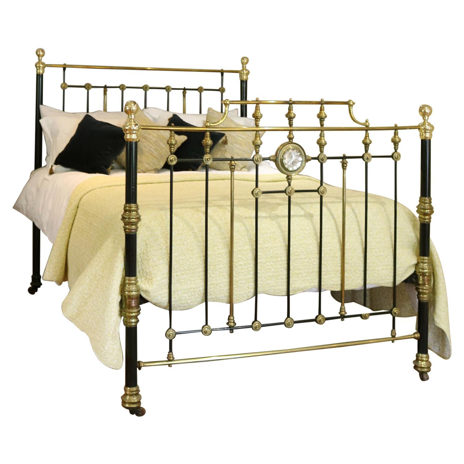 Highly Decorative Cast Iron Antique Bed in Black MK232