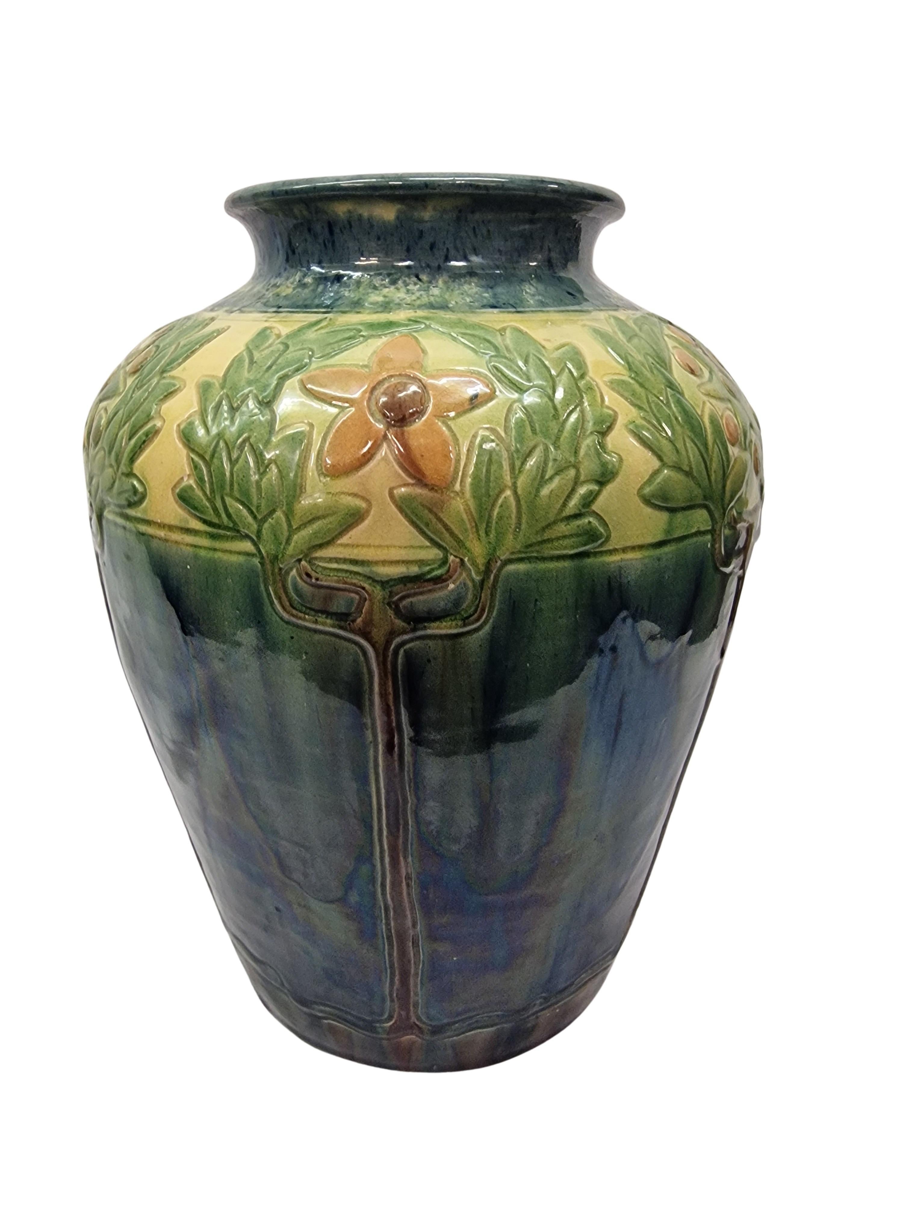 Vase très décoratif, glaçure fluide, motif d'étoile de laurier, Art Decor années 1920, France en vente 3