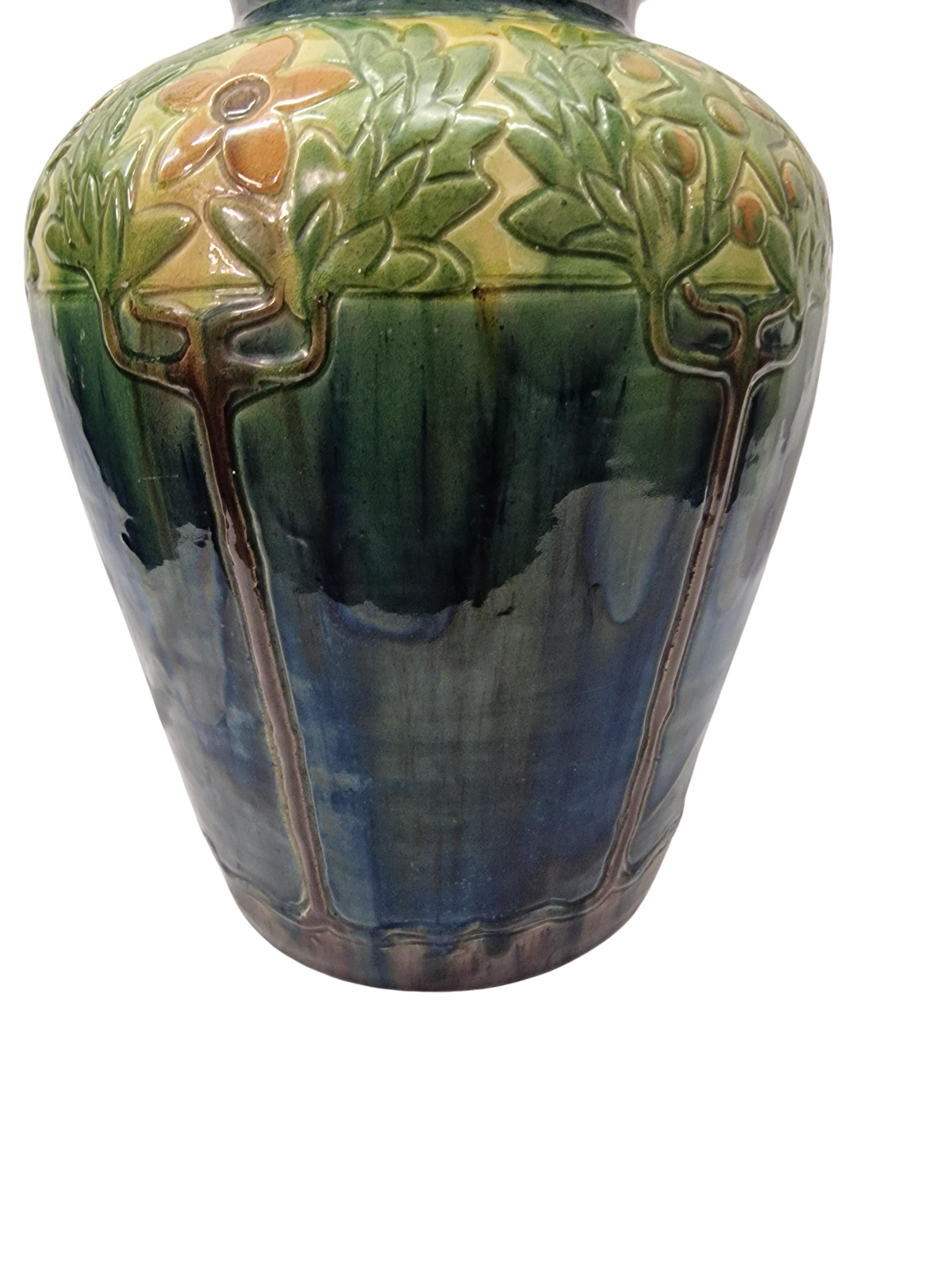 Vase très décoratif, glaçure fluide, motif d'étoile de laurier, Art Decor années 1920, France Bon état - En vente à Wien, AT