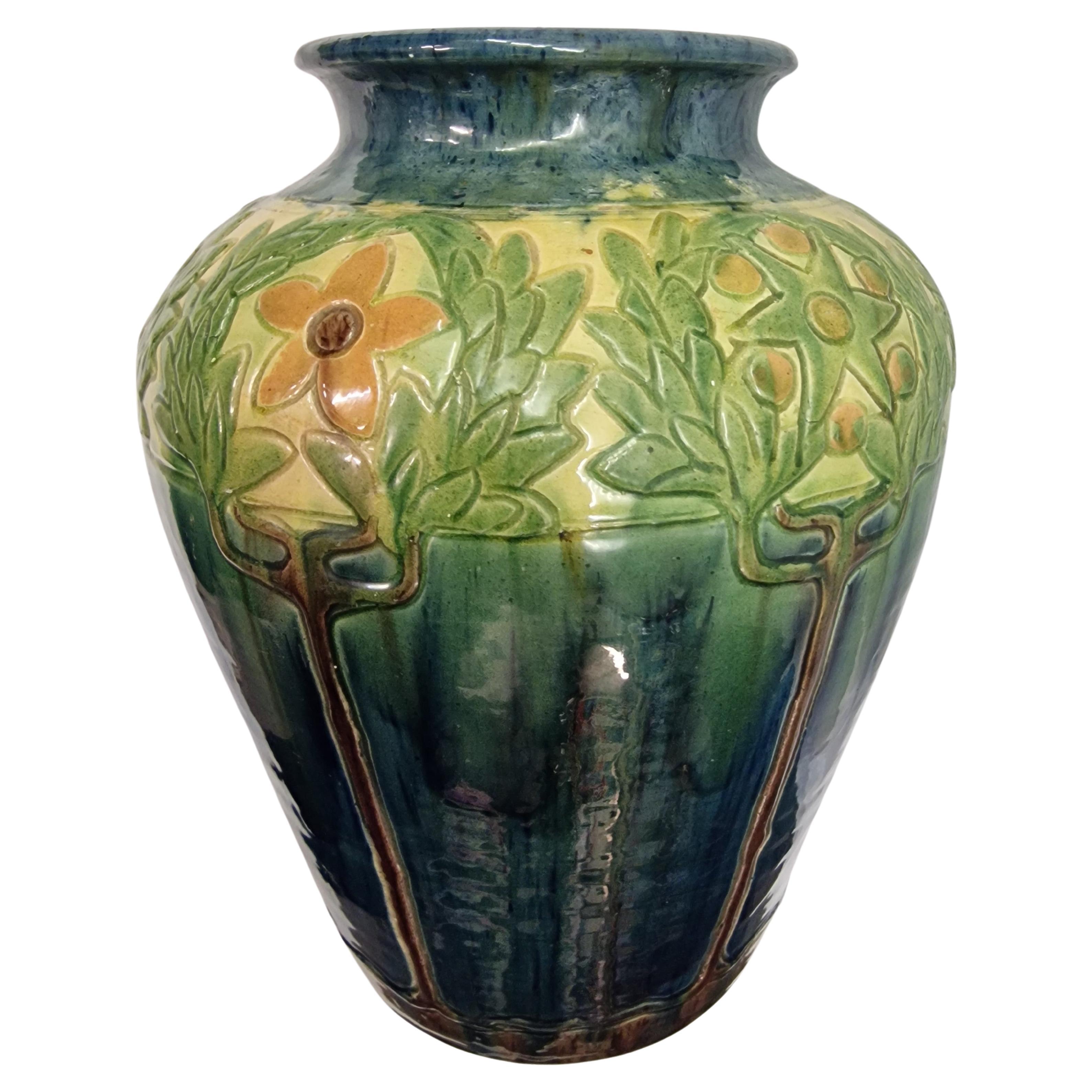 Highly decorative vase, flowing glaze, laurel star motif, Art Deco 1920s, France