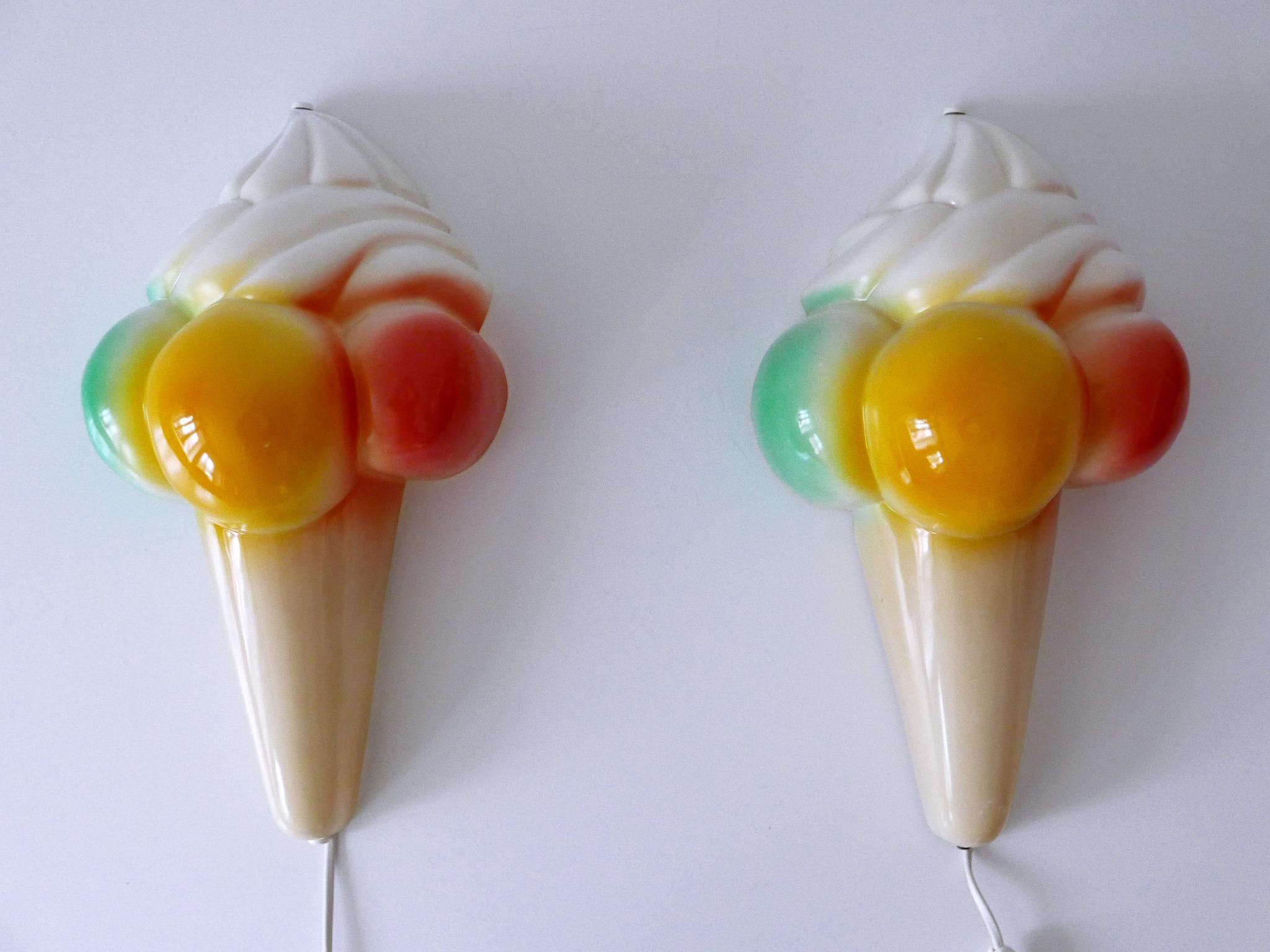 Mid-Century moderno Applique a cono per gelato d'epoca, altamente decorative, Germania anni 80 in vendita