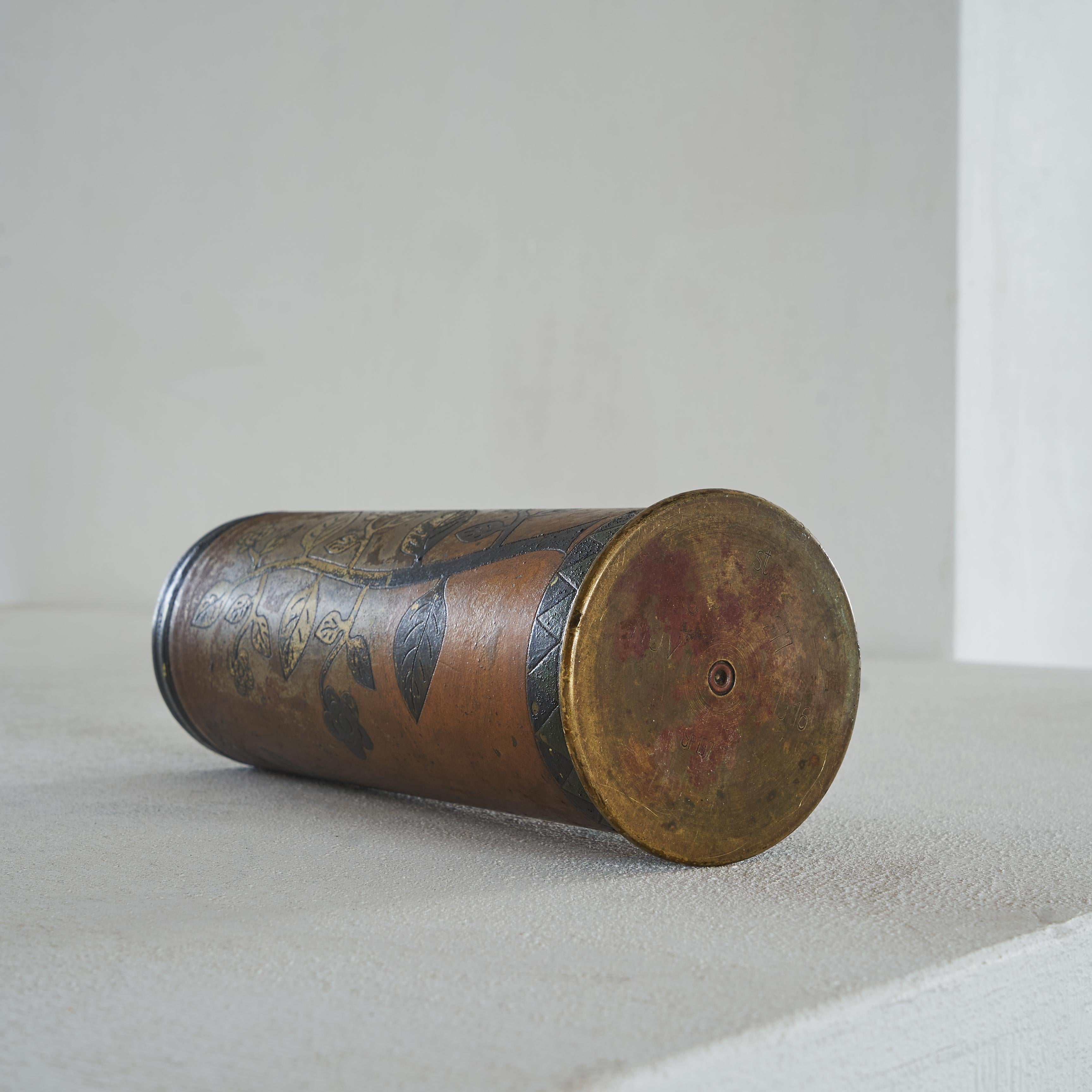 Highly Decorative WWI Bombshell Trench Art Vase In Good Condition For Sale In Tilburg, NL