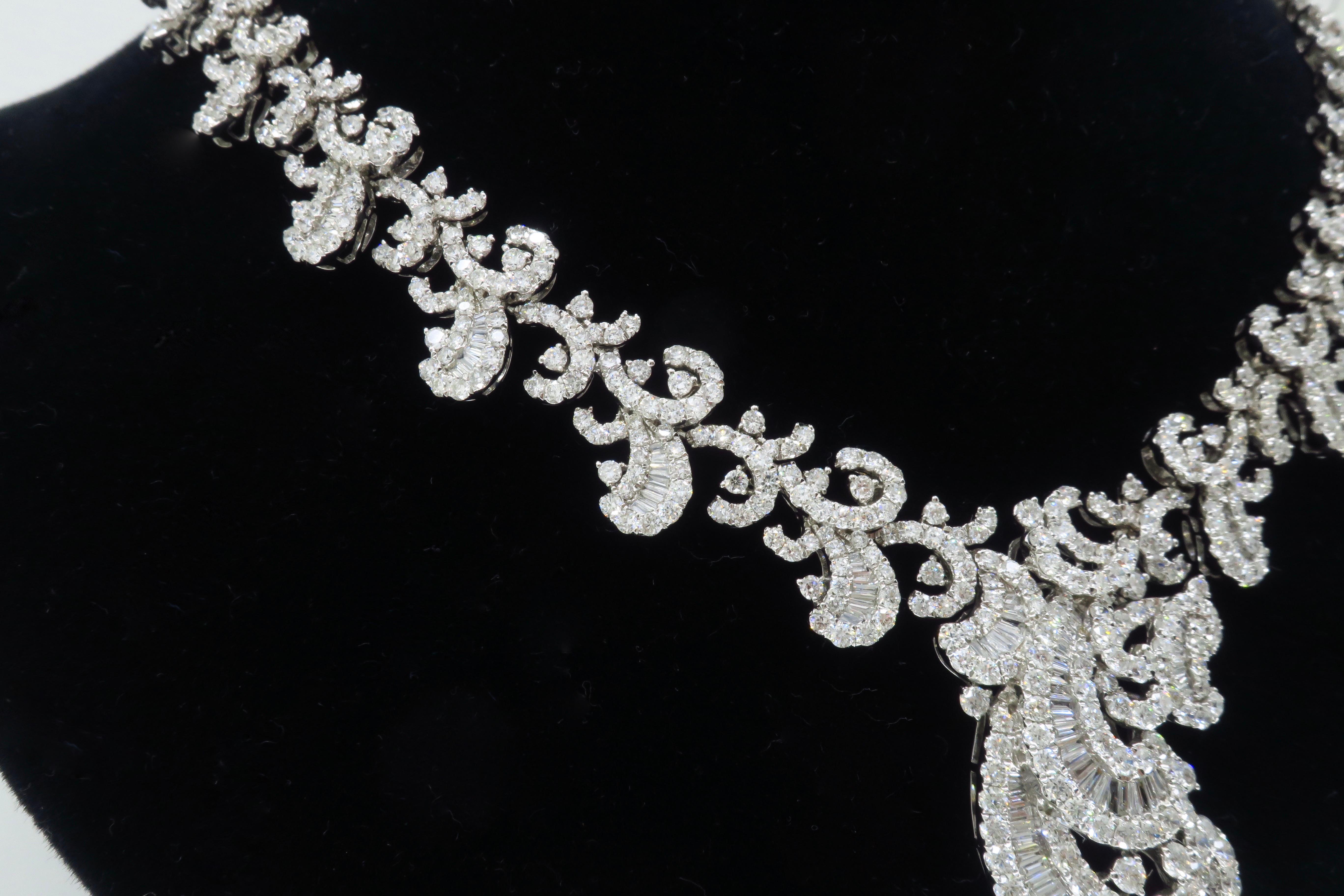 Collier en or blanc 18k composé de diamants très détaillés d'une valeur de 18.96CTW  Pour femmes en vente