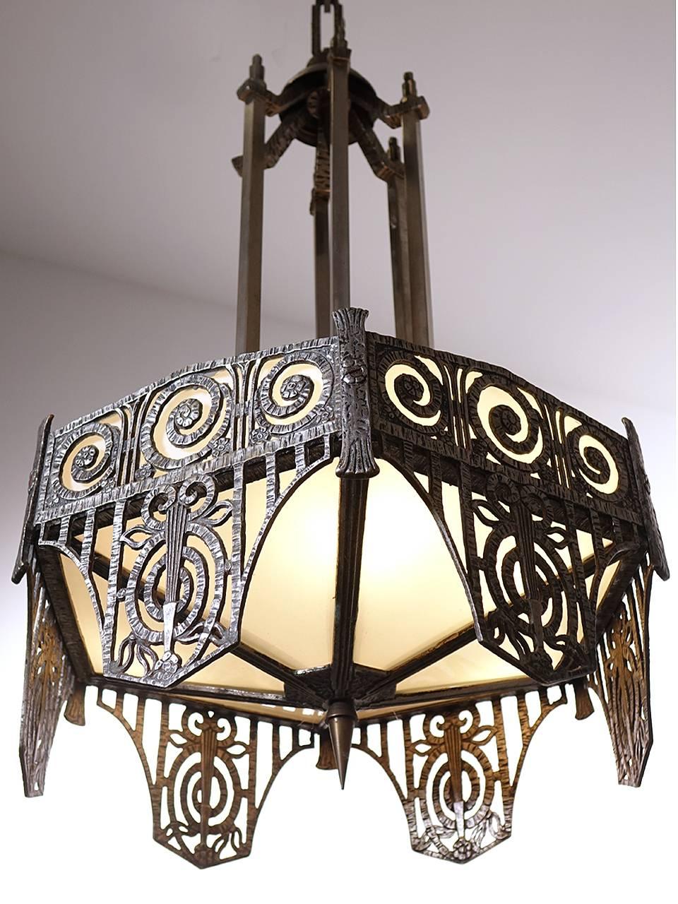 20th Century Highly Detailed French Art Deco Chandelier