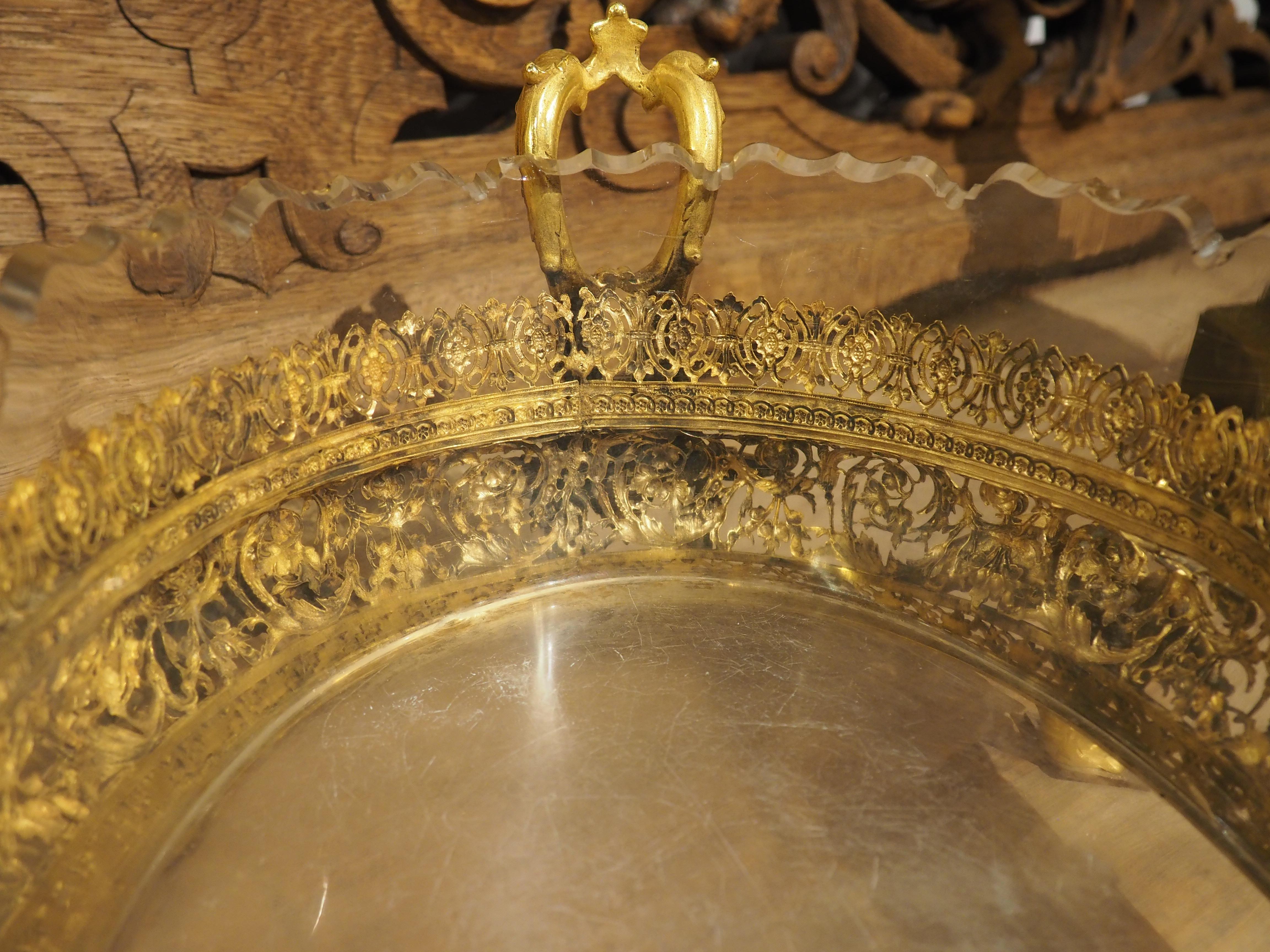 Hochdetaillierter französischer Tafelaufsatz aus vergoldeter Bronze und Glas aus Bronze und Glas Jardiniere, um 1885 im Angebot 4