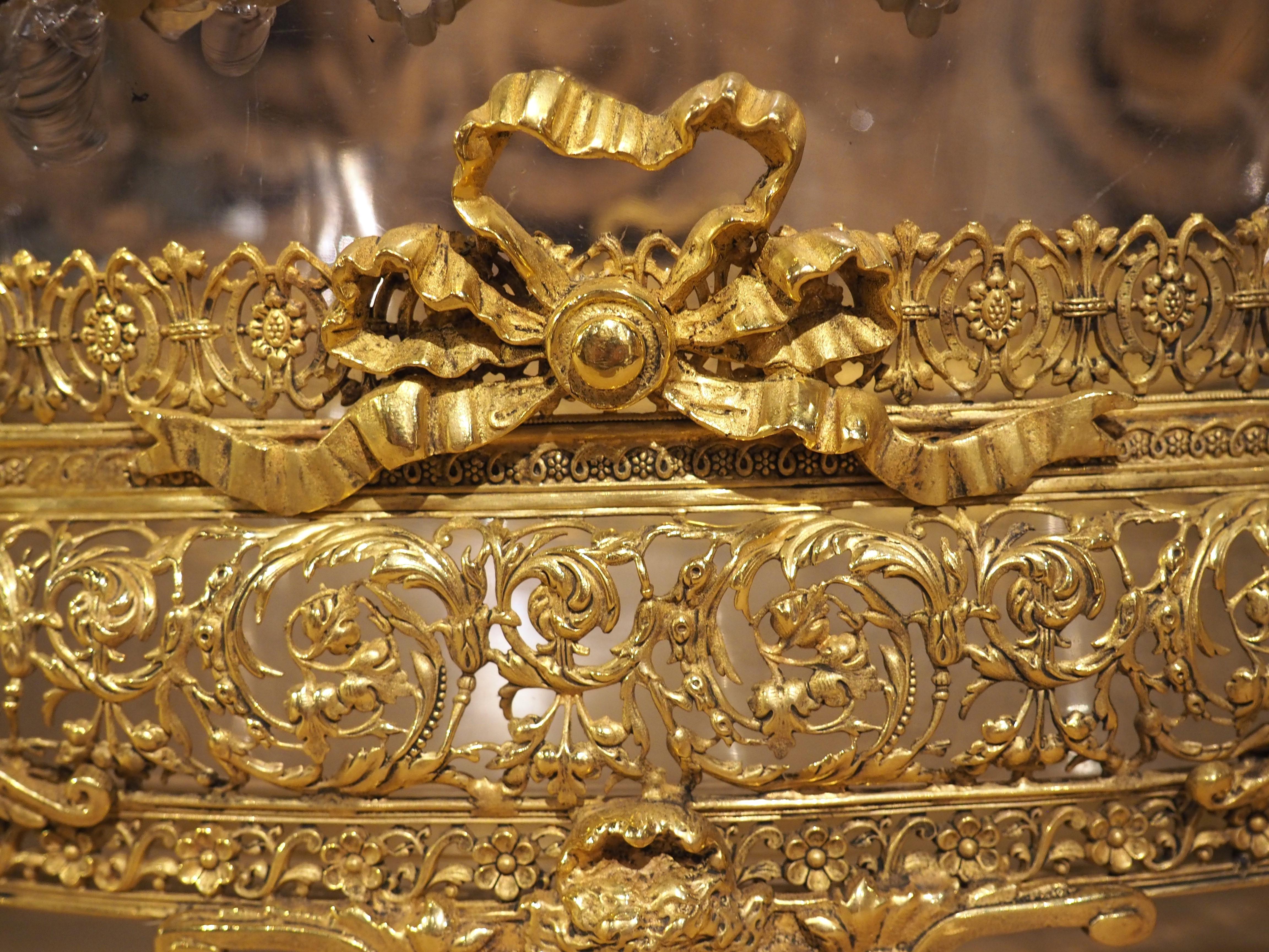 Hochdetaillierter französischer Tafelaufsatz aus vergoldeter Bronze und Glas aus Bronze und Glas Jardiniere, um 1885 im Angebot 7