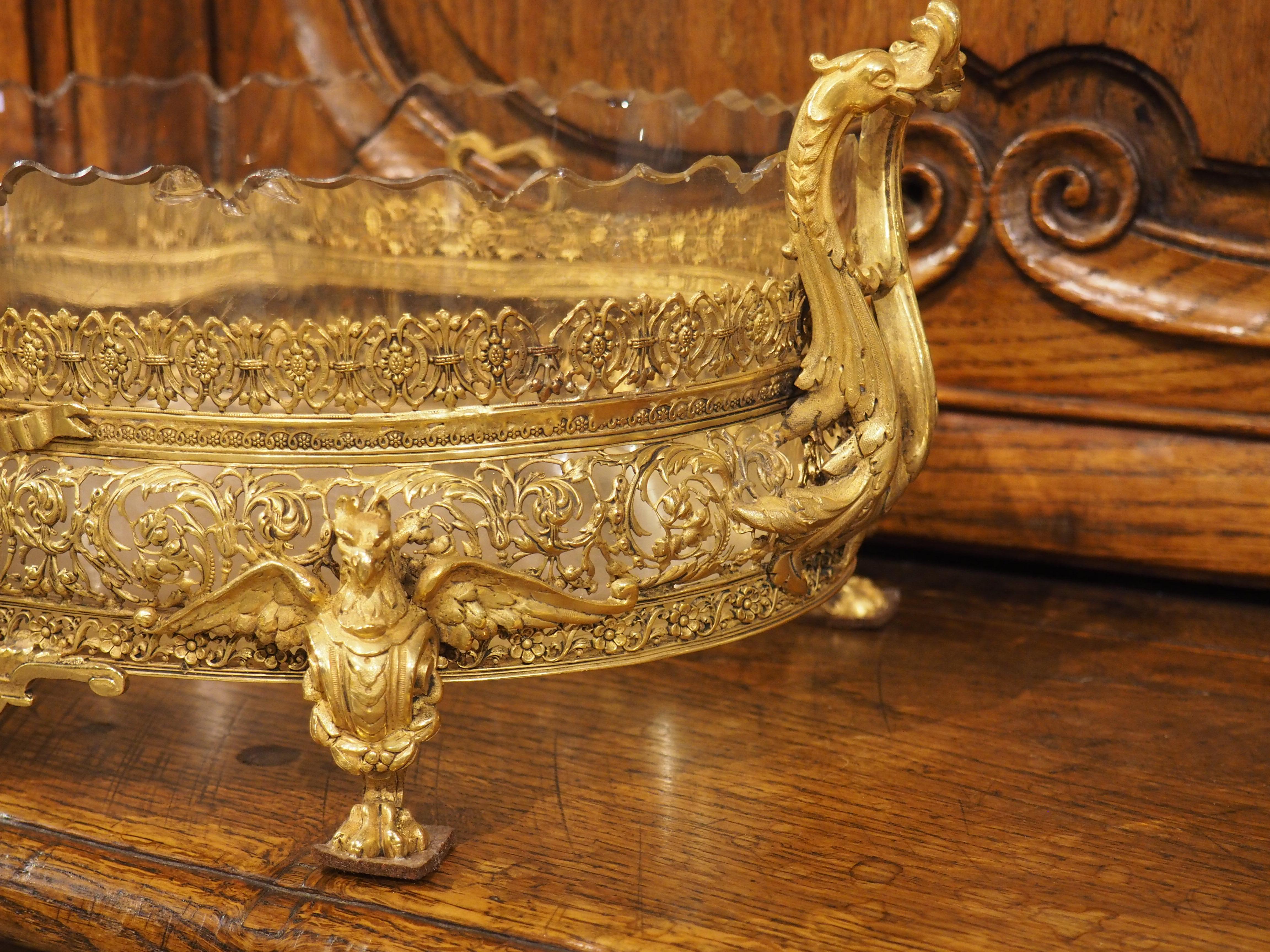 Hochdetaillierter französischer Tafelaufsatz aus vergoldeter Bronze und Glas aus Bronze und Glas Jardiniere, um 1885 im Angebot 8