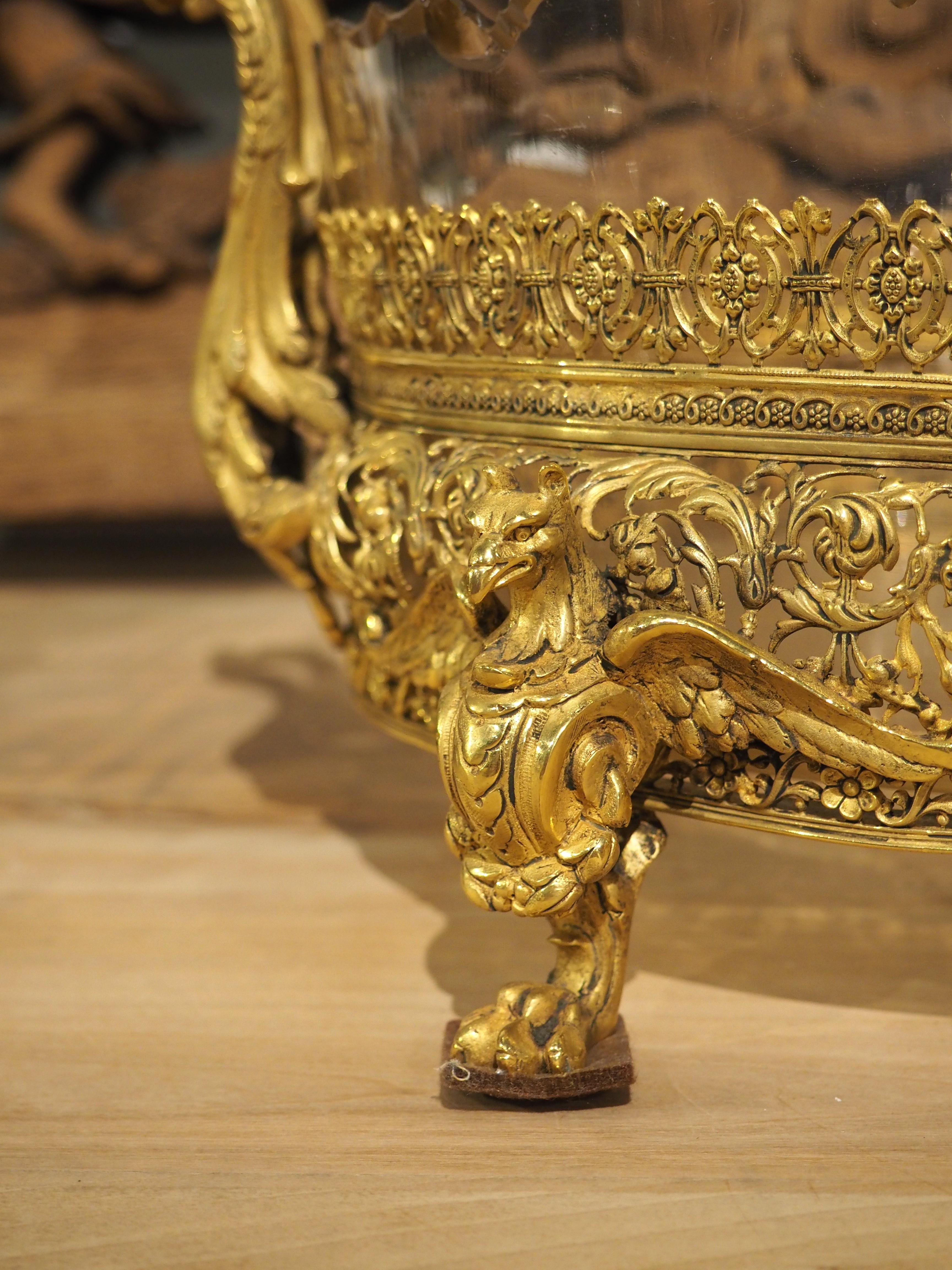 Hochdetaillierter französischer Tafelaufsatz aus vergoldeter Bronze und Glas aus Bronze und Glas Jardiniere, um 1885 (Handgeschnitzt) im Angebot