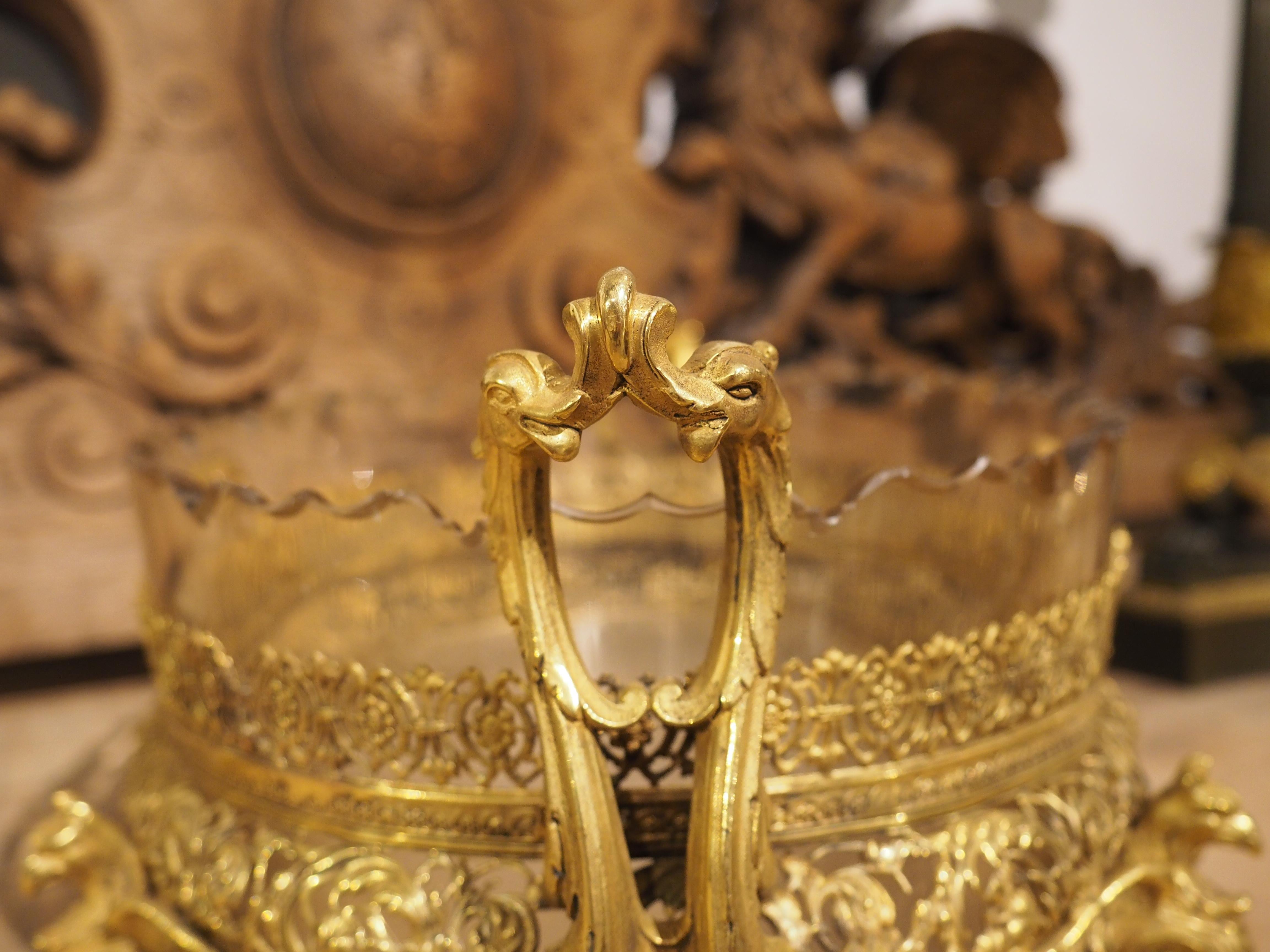 Hochdetaillierter französischer Tafelaufsatz aus vergoldeter Bronze und Glas aus Bronze und Glas Jardiniere, um 1885 im Angebot 2