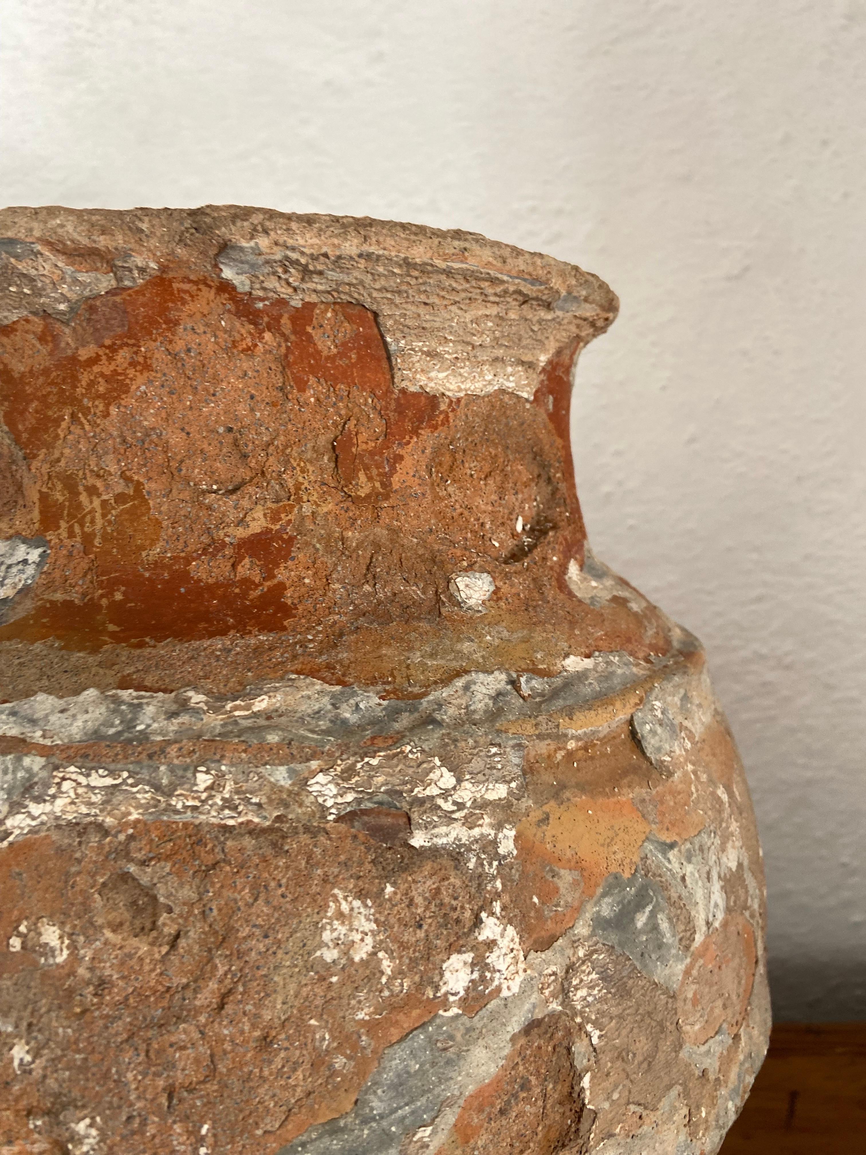 Highly Distressed Water Jar From Central Yucatan, Circa Early 20th Century In Distressed Condition In San Miguel de Allende, Guanajuato