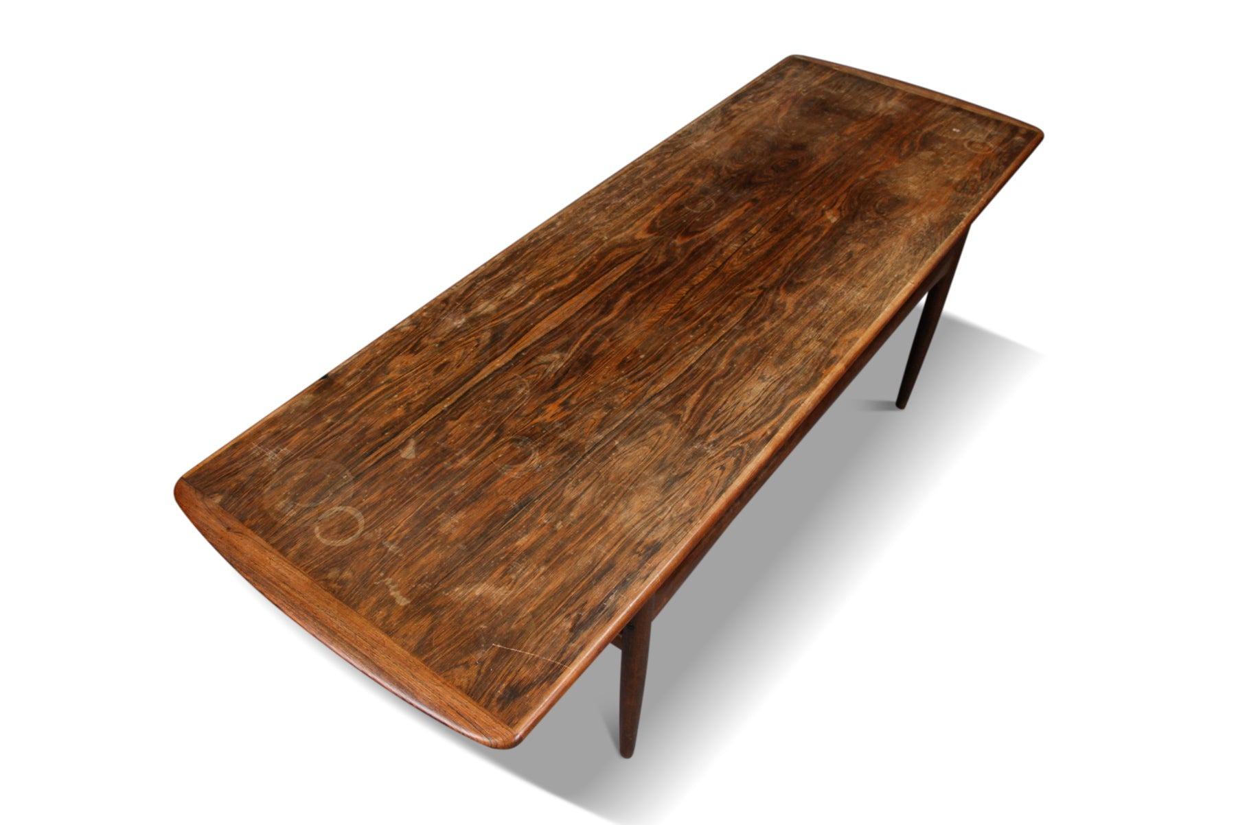 Origine : Danemark
Design/One : Robert Christiansen
Fabricant : Arrebo Møbler
Époque : années 1960
Matériaux : Bois de rose
Dimensions : 59″ de largeur x 20.5″ de profondeur x 19.75″ de hauteur