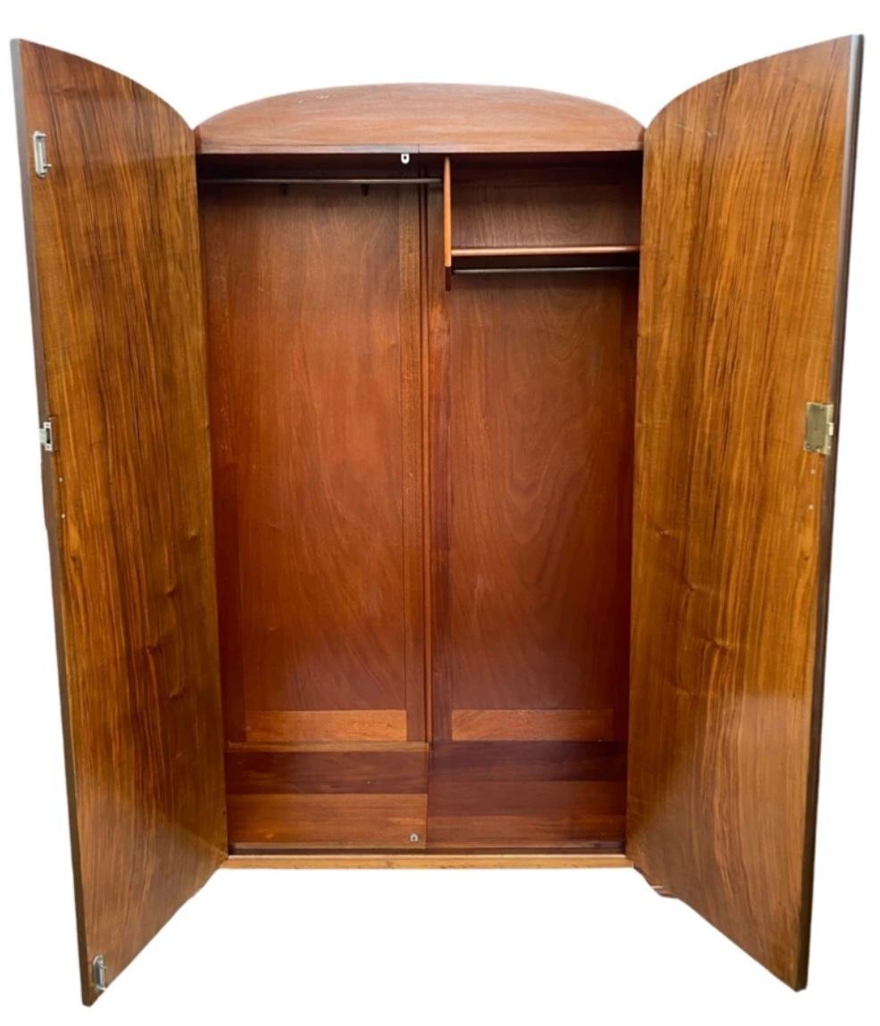 Highly figured burr walnut double wardrobe In Good Condition For Sale In Barnstaple, GB
