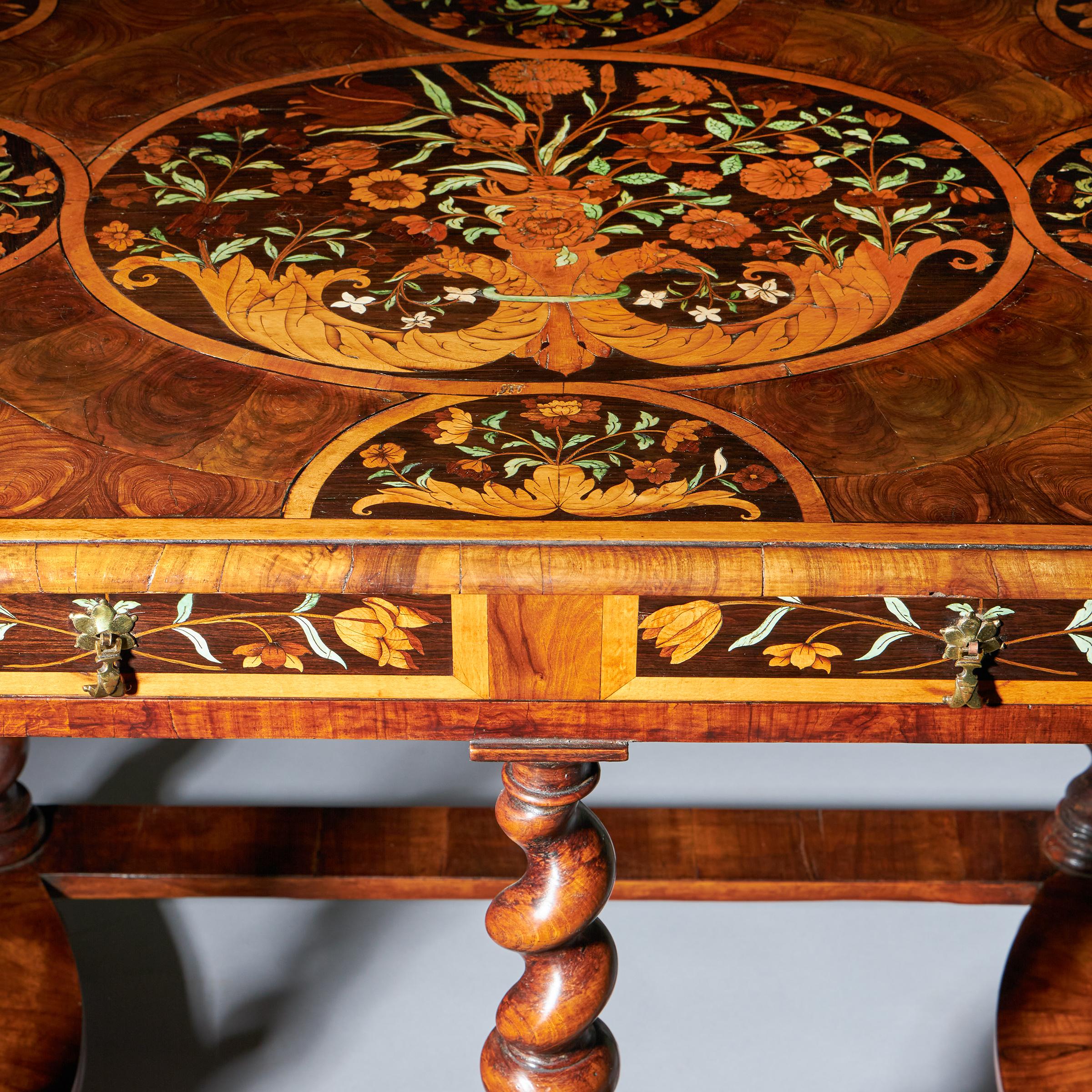 Très importante table en marqueterie florale Charles II du 17ème siècle par Gerrit Jensen en vente 3