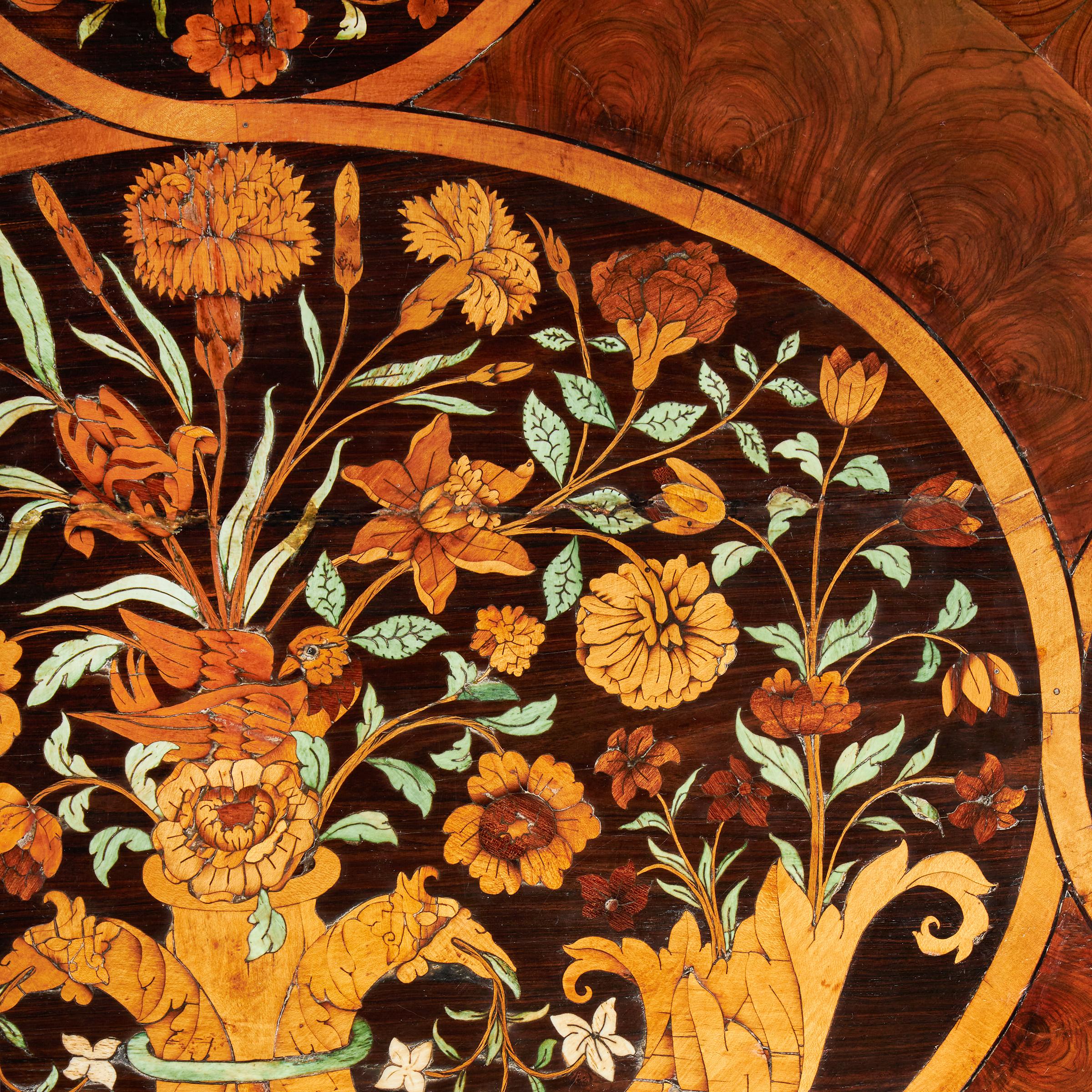 Très importante table en marqueterie florale Charles II du 17ème siècle par Gerrit Jensen en vente 11
