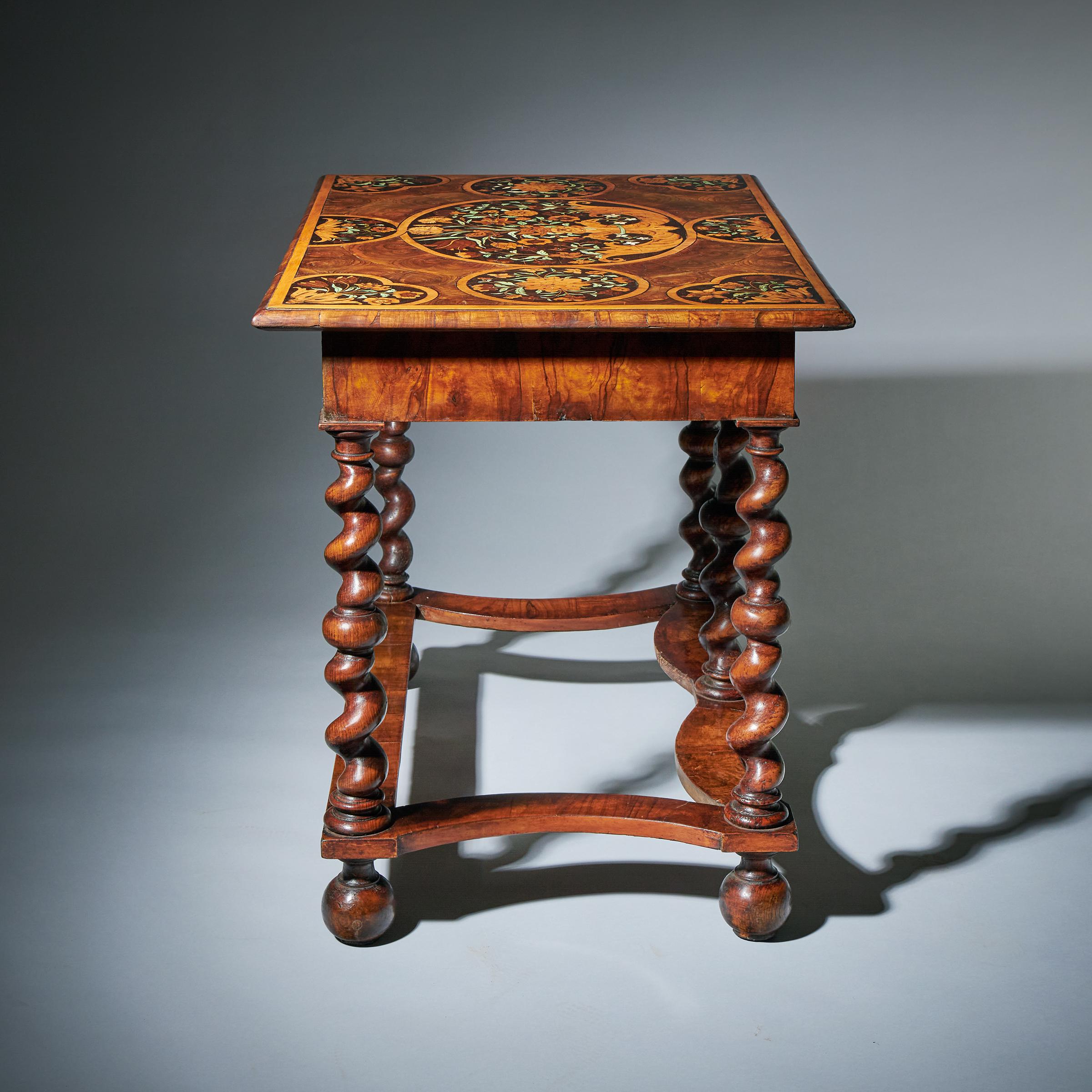 Très importante table en marqueterie florale Charles II du 17ème siècle par Gerrit Jensen Bon état - En vente à Oxfordshire, United Kingdom