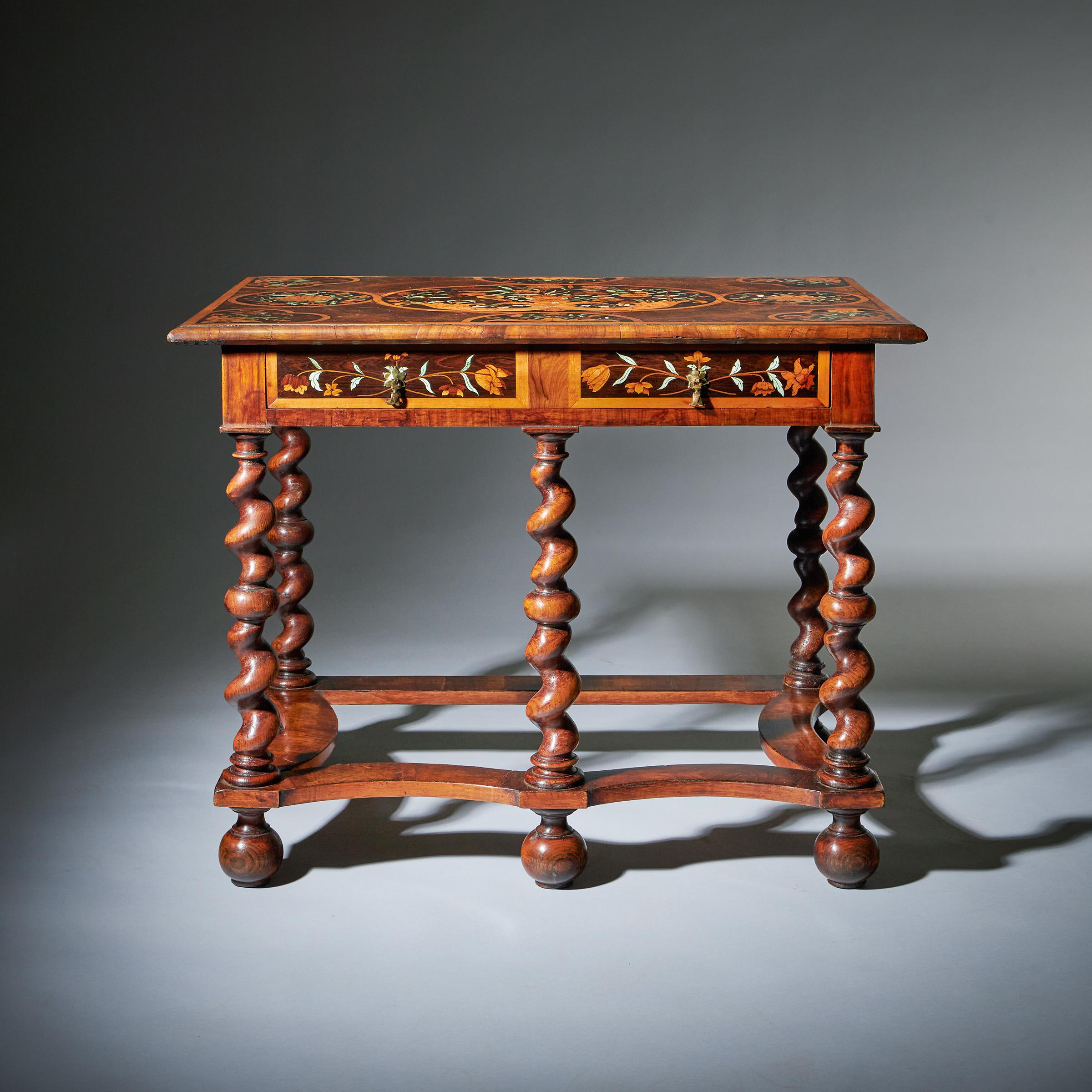 Os Très importante table en marqueterie florale Charles II du 17ème siècle par Gerrit Jensen en vente