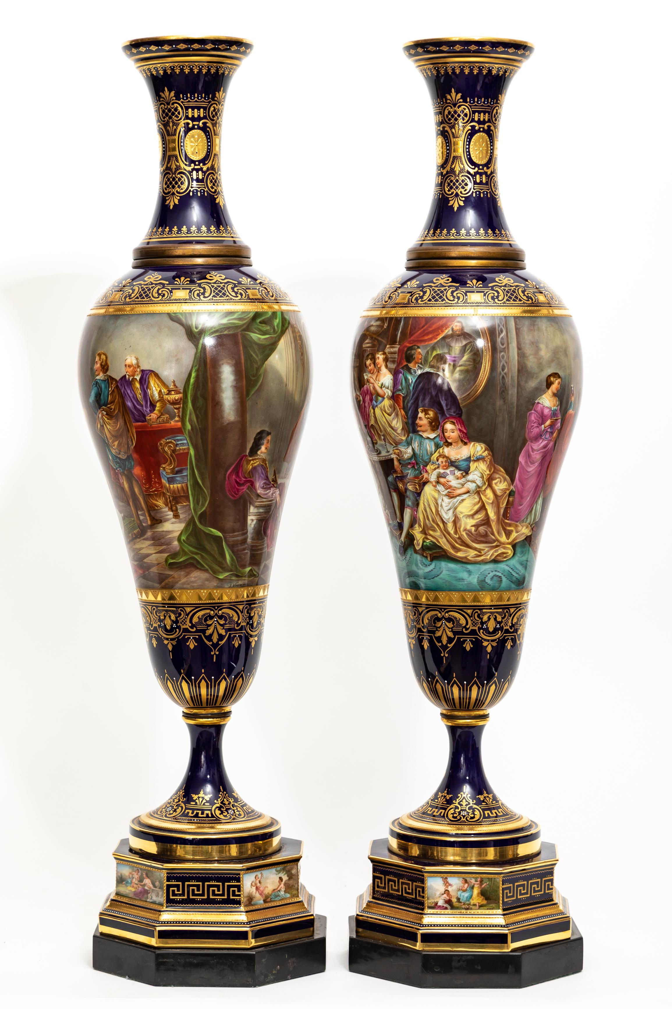 Paire très importante de vases en porcelaine de Vienne du XIXe siècle peints à la main en vente 2
