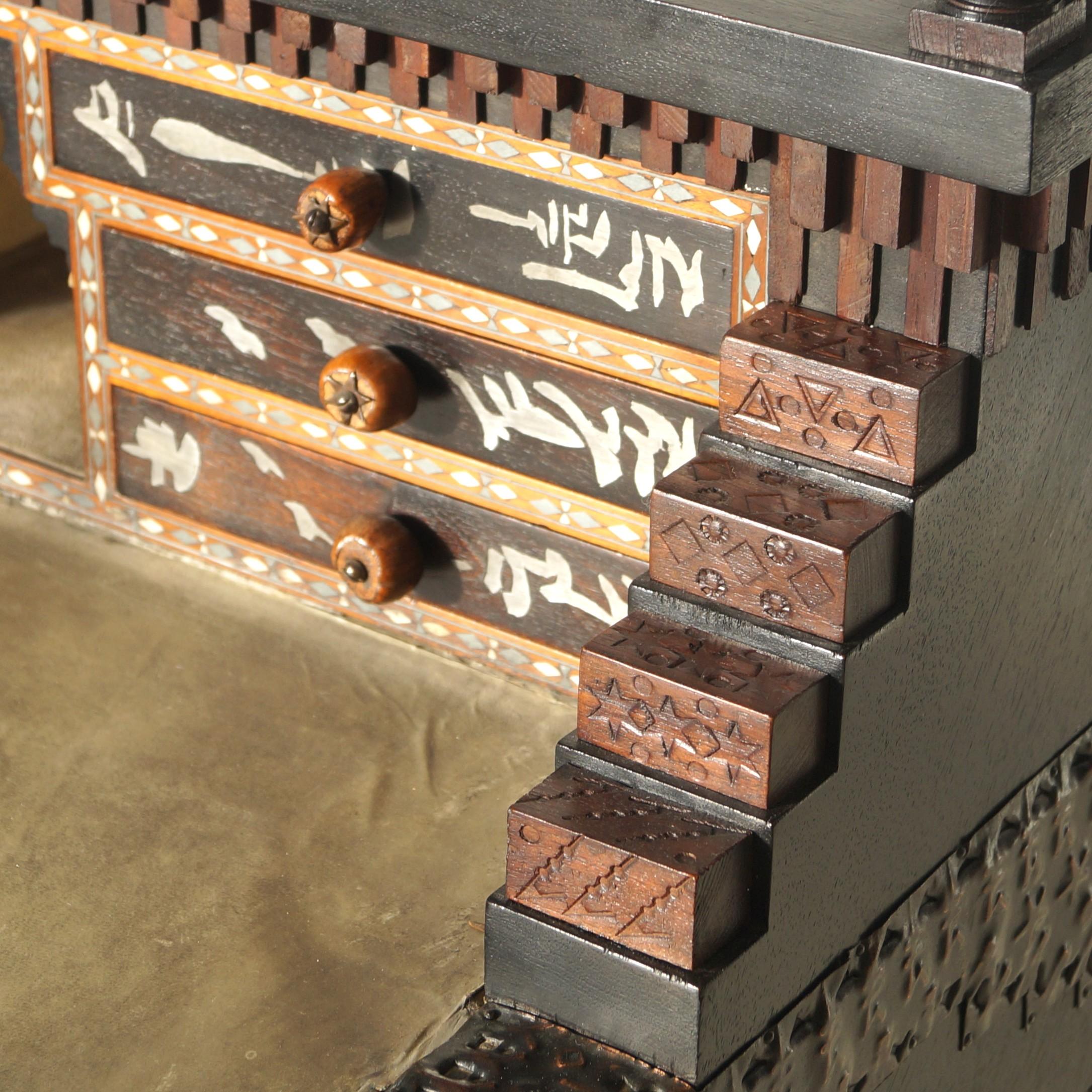 Hochverzierter Carlo Bugatti Schreibtisch und Stuhl, um 1910 im Angebot 6