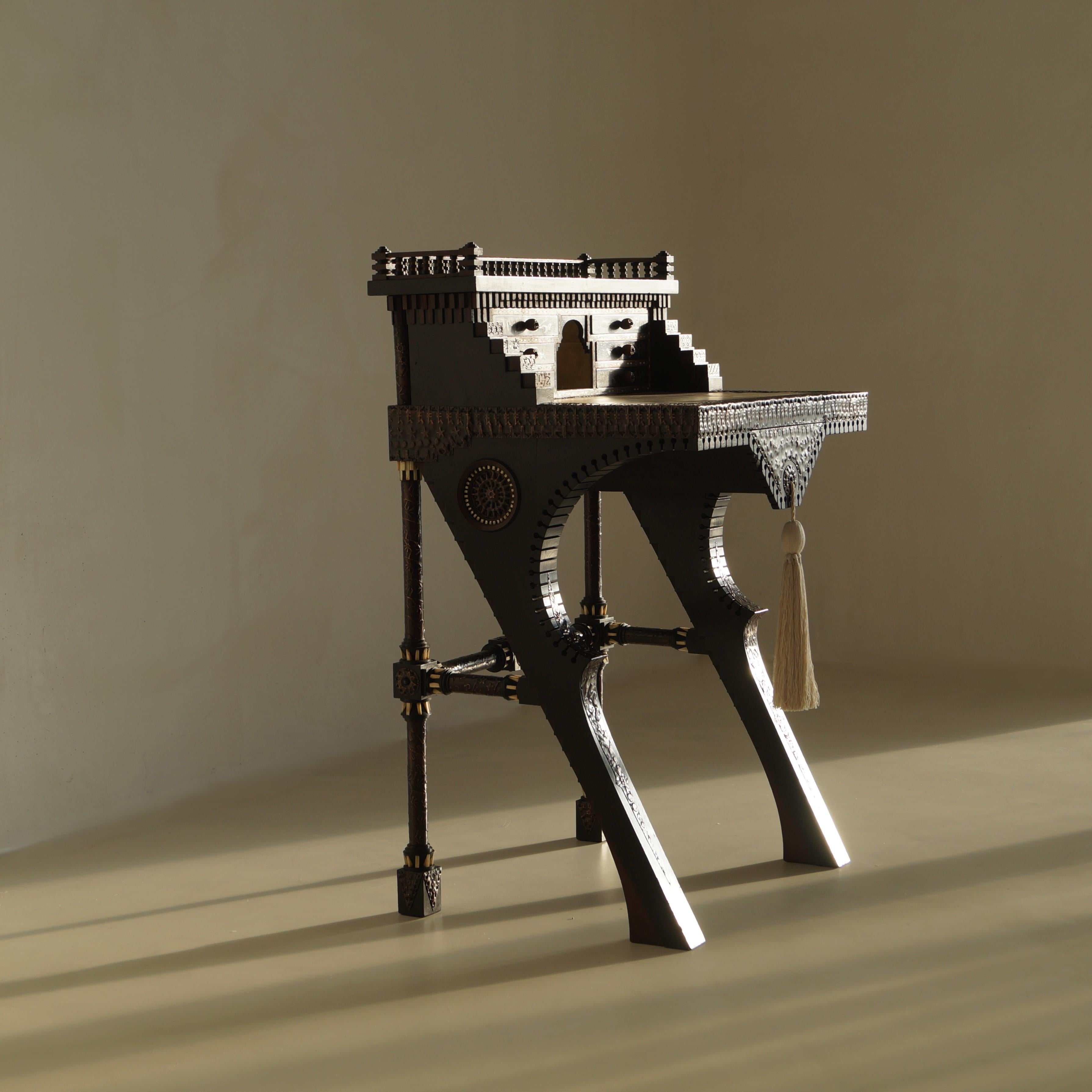 Hochverzierter Carlo Bugatti Schreibtisch und Stuhl, um 1910 im Angebot 11