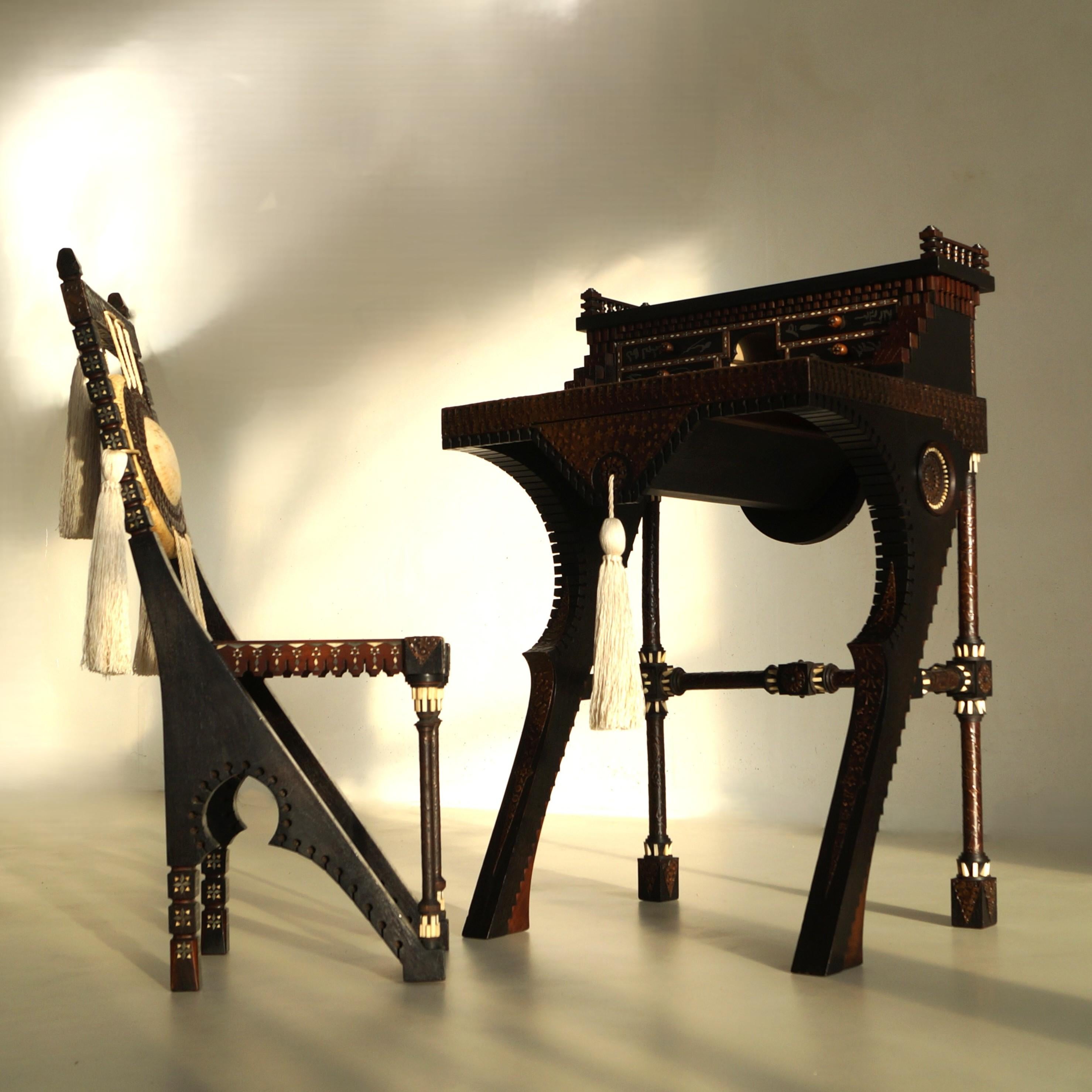 Hochverzierter Carlo Bugatti Schreibtisch und Stuhl, um 1910 im Angebot 12