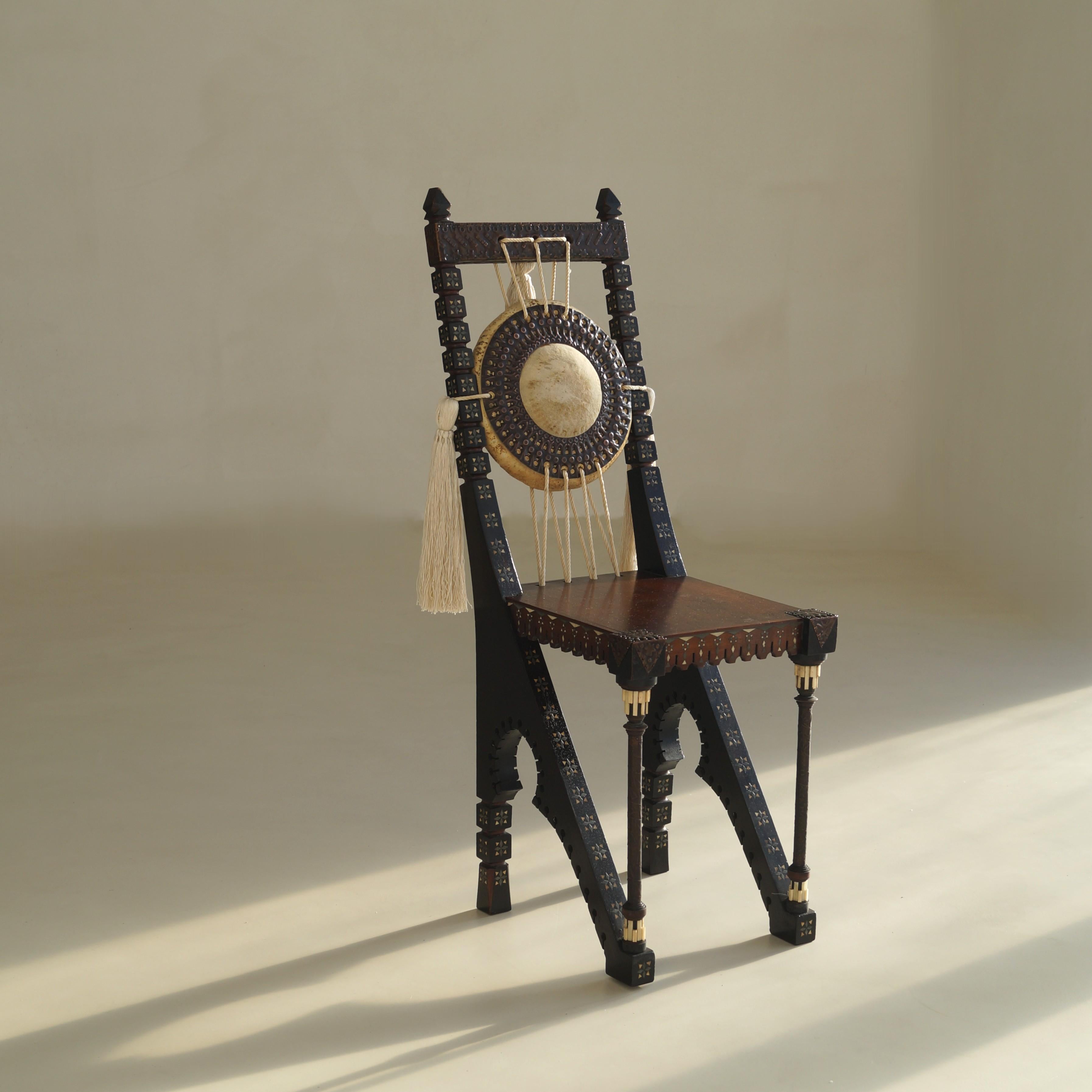 Hochverzierter Carlo Bugatti Schreibtisch und Stuhl, um 1910 (Frühes 20. Jahrhundert) im Angebot