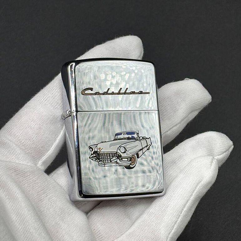Hochglanzpoliertes emailliertes 1955 Cadillac H6 Zippo Feuerzeug in Originalverpackung (Stahl) im Angebot