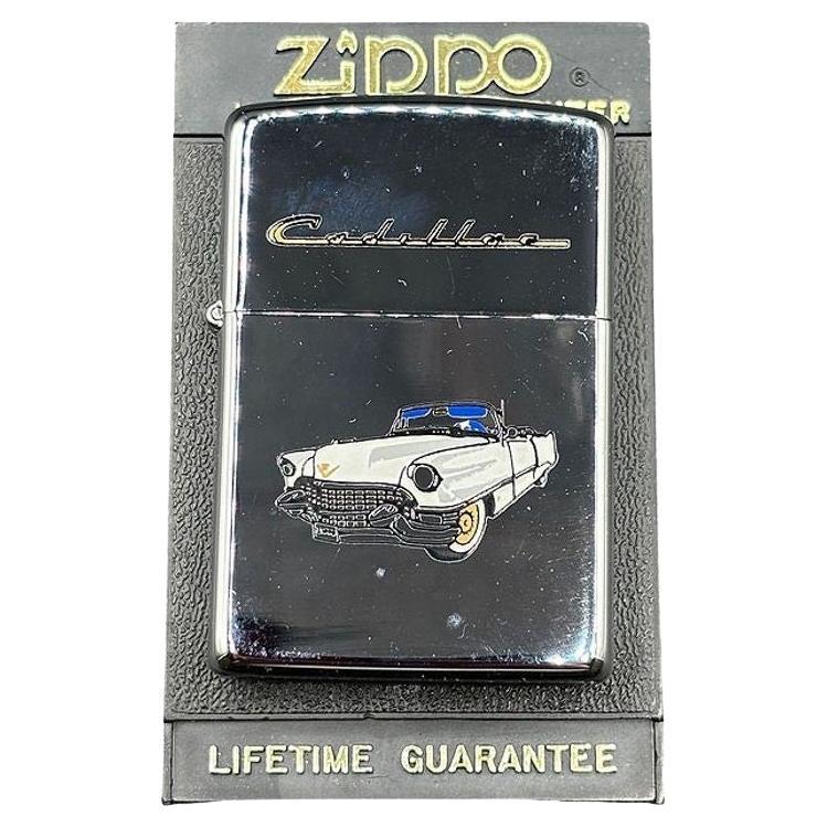 Hochglanzpoliertes emailliertes 1955 Cadillac H6 Zippo Feuerzeug in Originalverpackung im Angebot