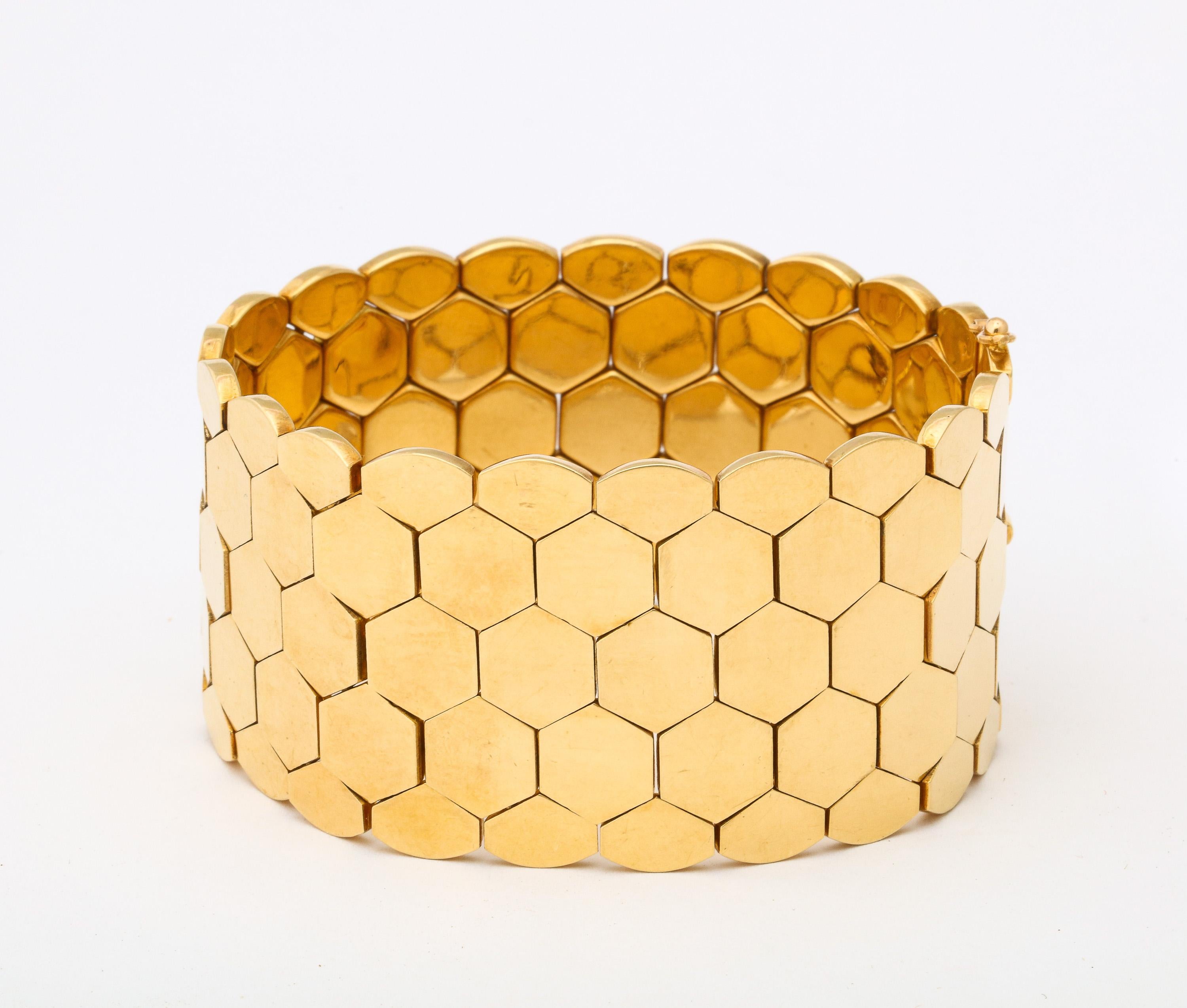 Highly Polished Honeycomb Bracelet with Concealed Box Clasp and Safety In Excellent Condition In New York, NY