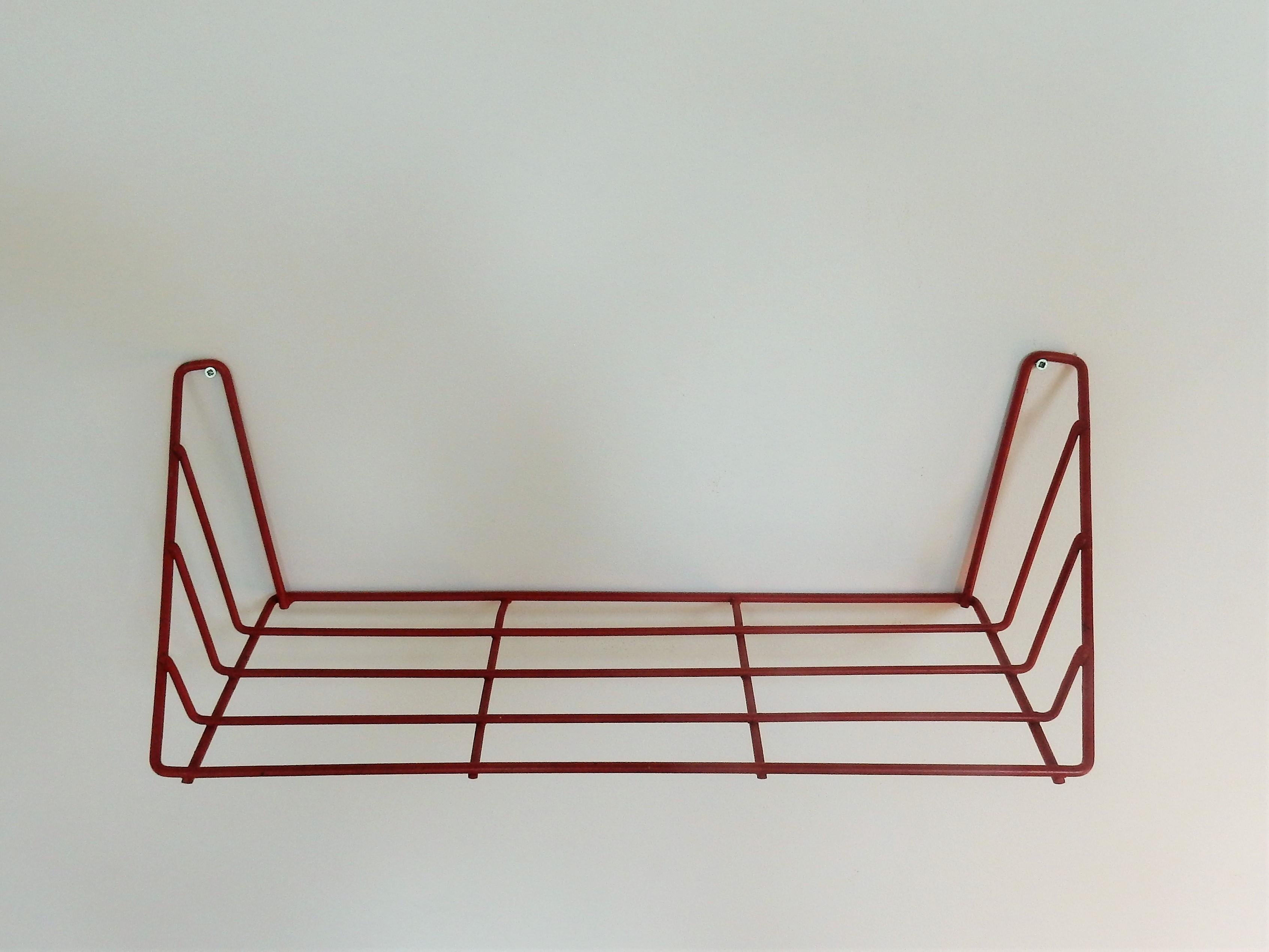 Highly Rare Red 'Delft' Shelf by Constant Nieuwenhuys for 't Spectrum, 1956 In Good Condition In Steenwijk, NL