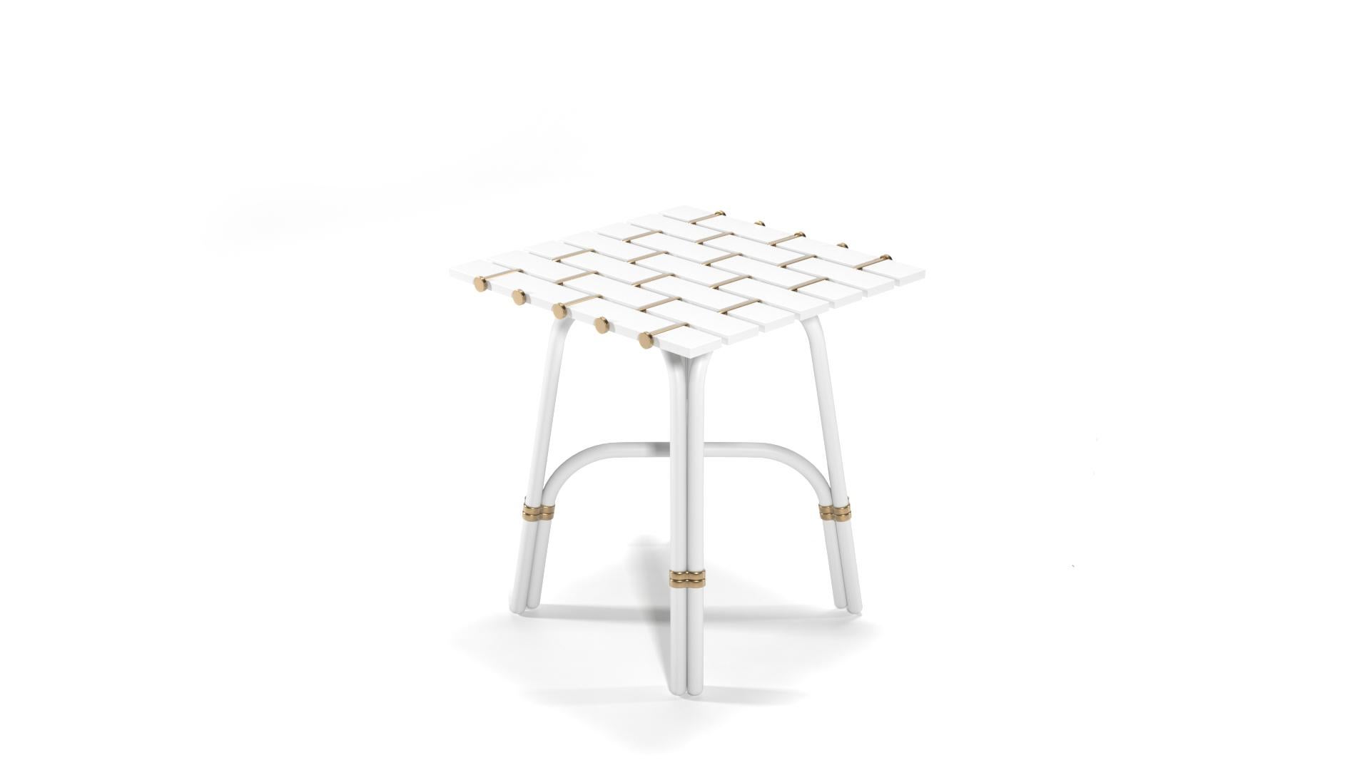 The Gubuk collection transmits the serenity of the sea and the beauty of nature, reminding us that the best things in life are happiness and well-being.

The whole design of this comtemporary outdoor side table was developed according to the
