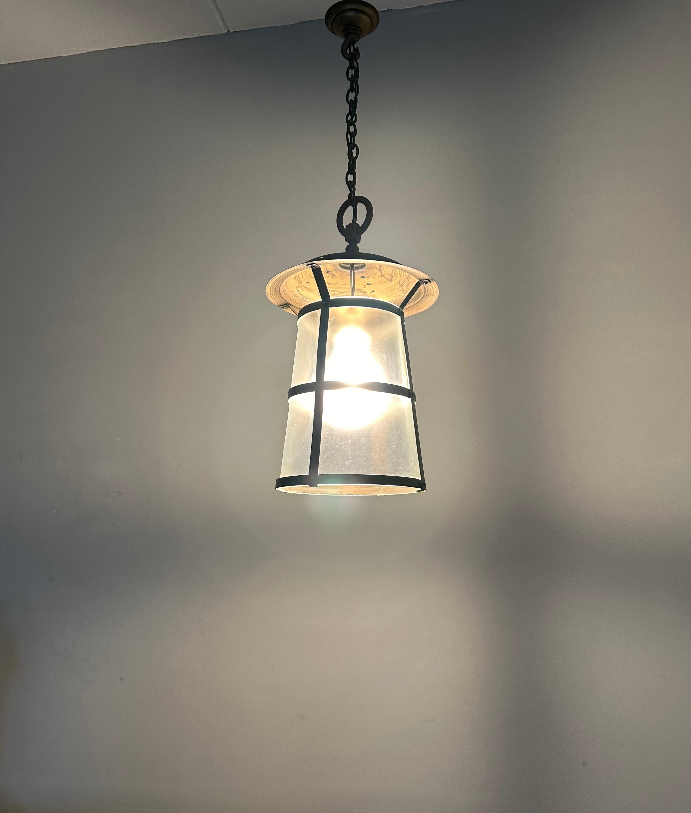 Highly Stylish Brass and Glass Arts & Crafts Pendant Light, 1910 Berlage Style For Sale 6