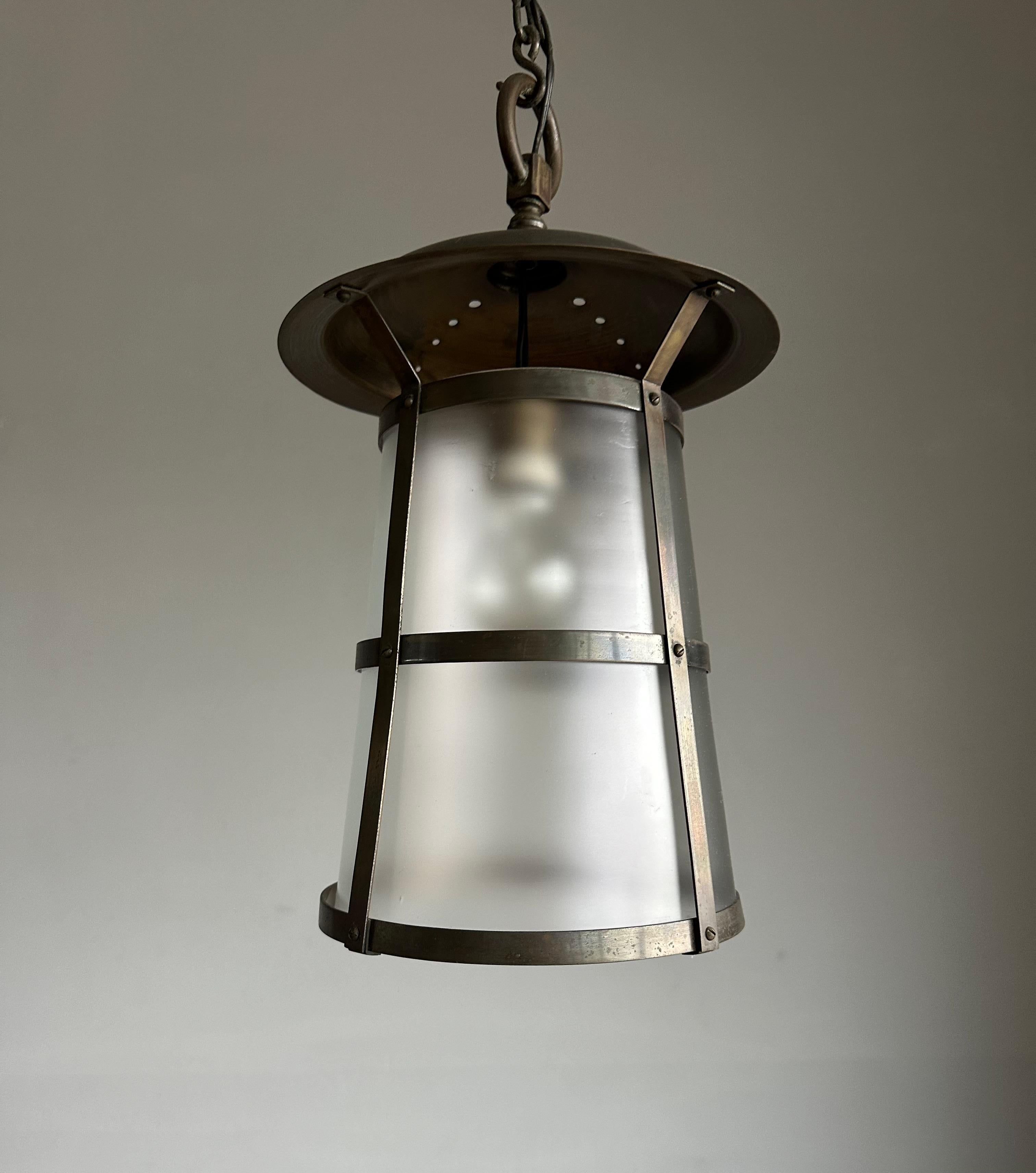 Highly Stylish Brass and Glass Arts & Crafts Pendant Light, 1910 Berlage Style For Sale 9