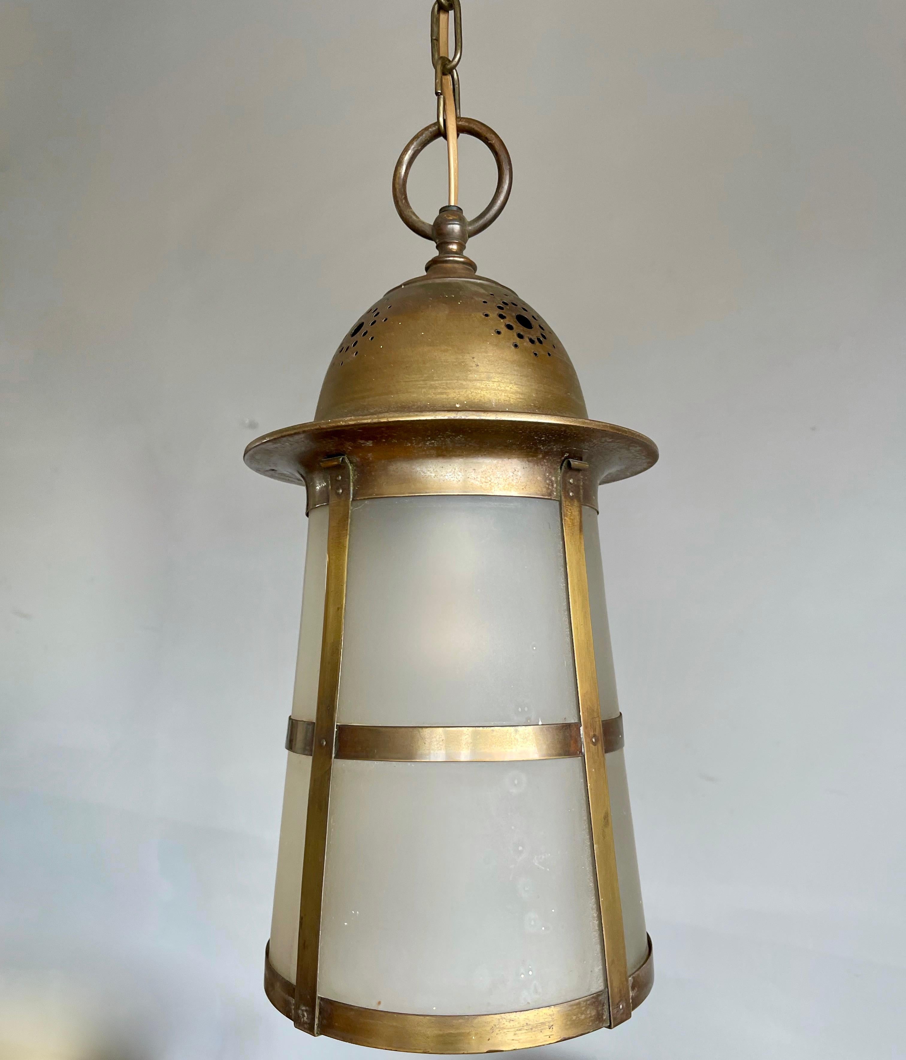 Marvelous design and execution pendant light / lantern. In the manner of Hendrik Berlage.

If you are looking for a stylish and quality crafted light to grace your entry hall, landing or bedroom then this Arts & Crafts fixture could be perfect for