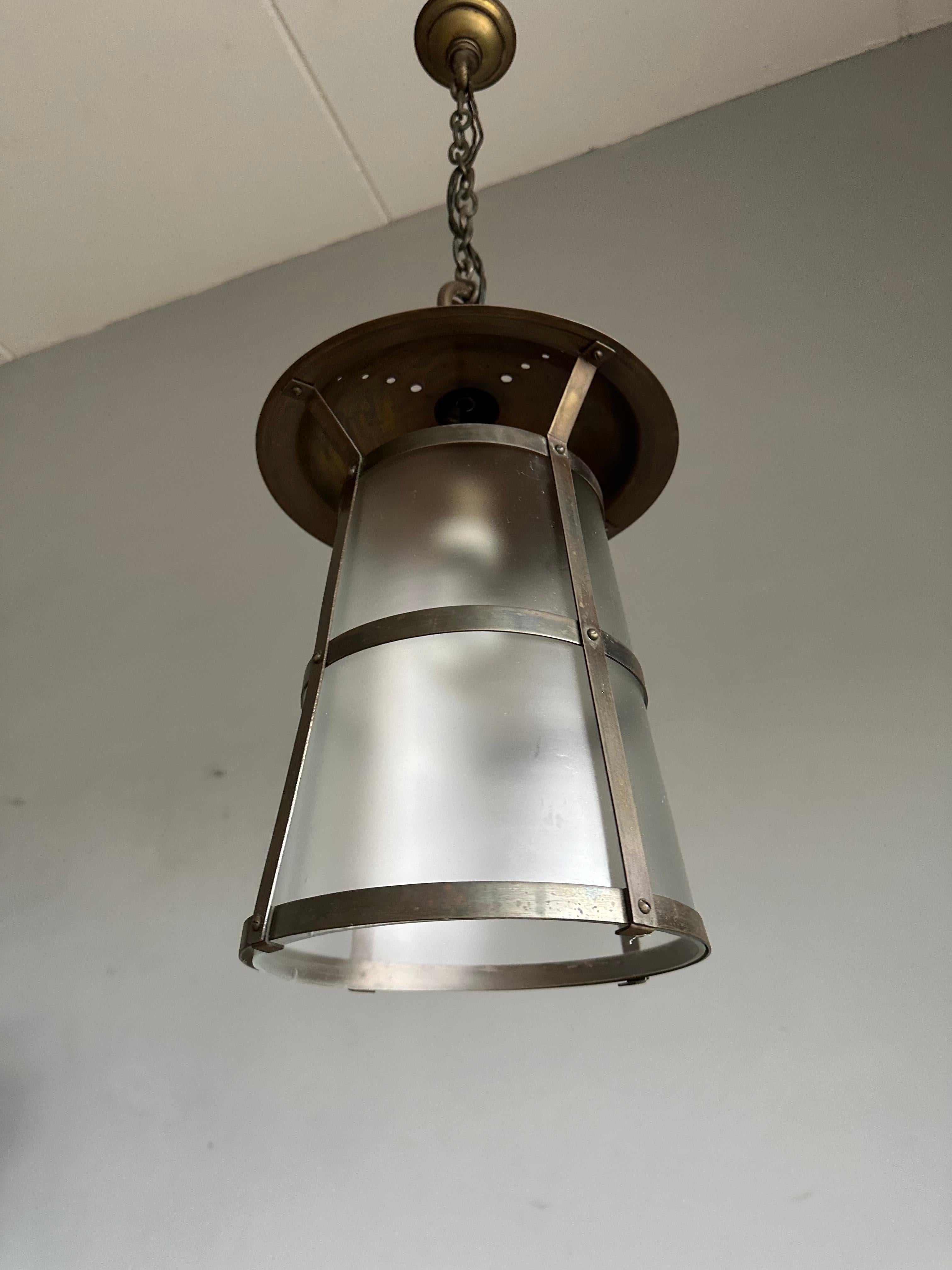 Marvelous design and execution antique pendant light / lantern. In the manner of Hendrik Berlage.

If you are looking for a stylish and quality crafted light to grace your entry hall, landing or bedroom then this Arts & Crafts fixture could be