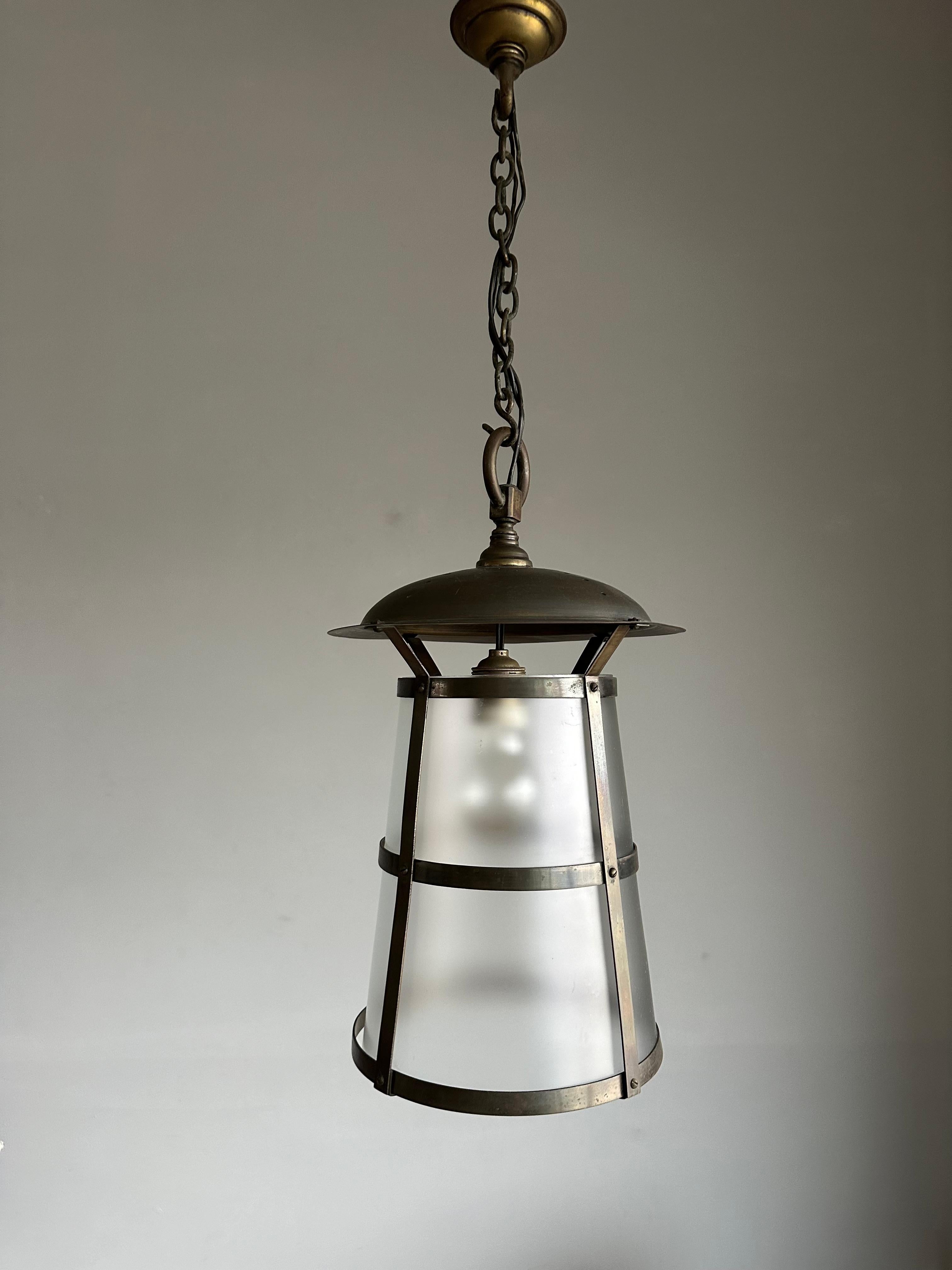 Highly Stylish Brass and Glass Arts & Crafts Pendant Light, 1910 Berlage Style For Sale 1