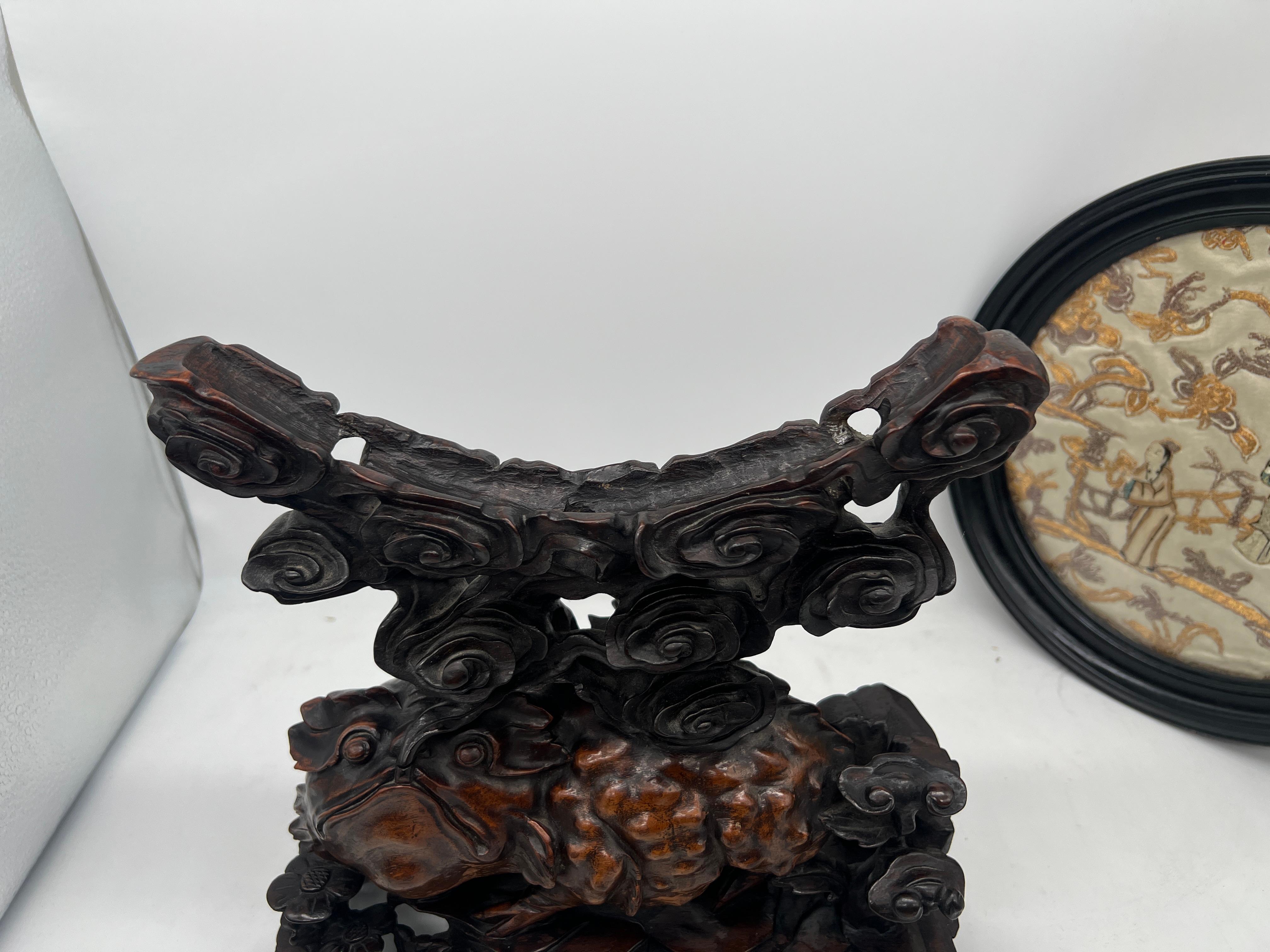 Highly Unusual Qing Dynasty Chinese Carved Toad & Gold Thread Table Screen For Sale 6