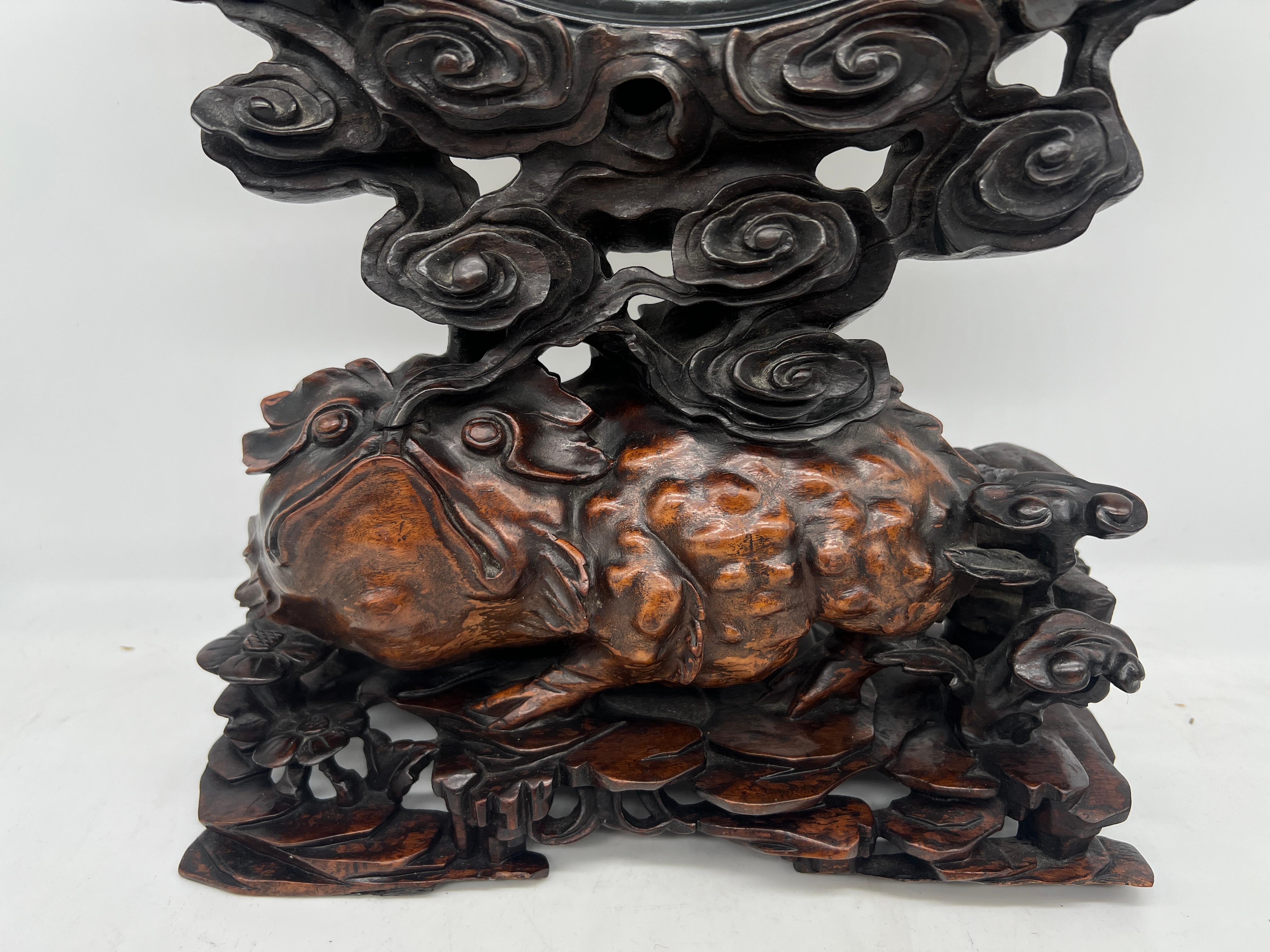 Highly Unusual Qing Dynasty Chinese Carved Toad & Gold Thread Table Screen In Good Condition For Sale In Atlanta, GA