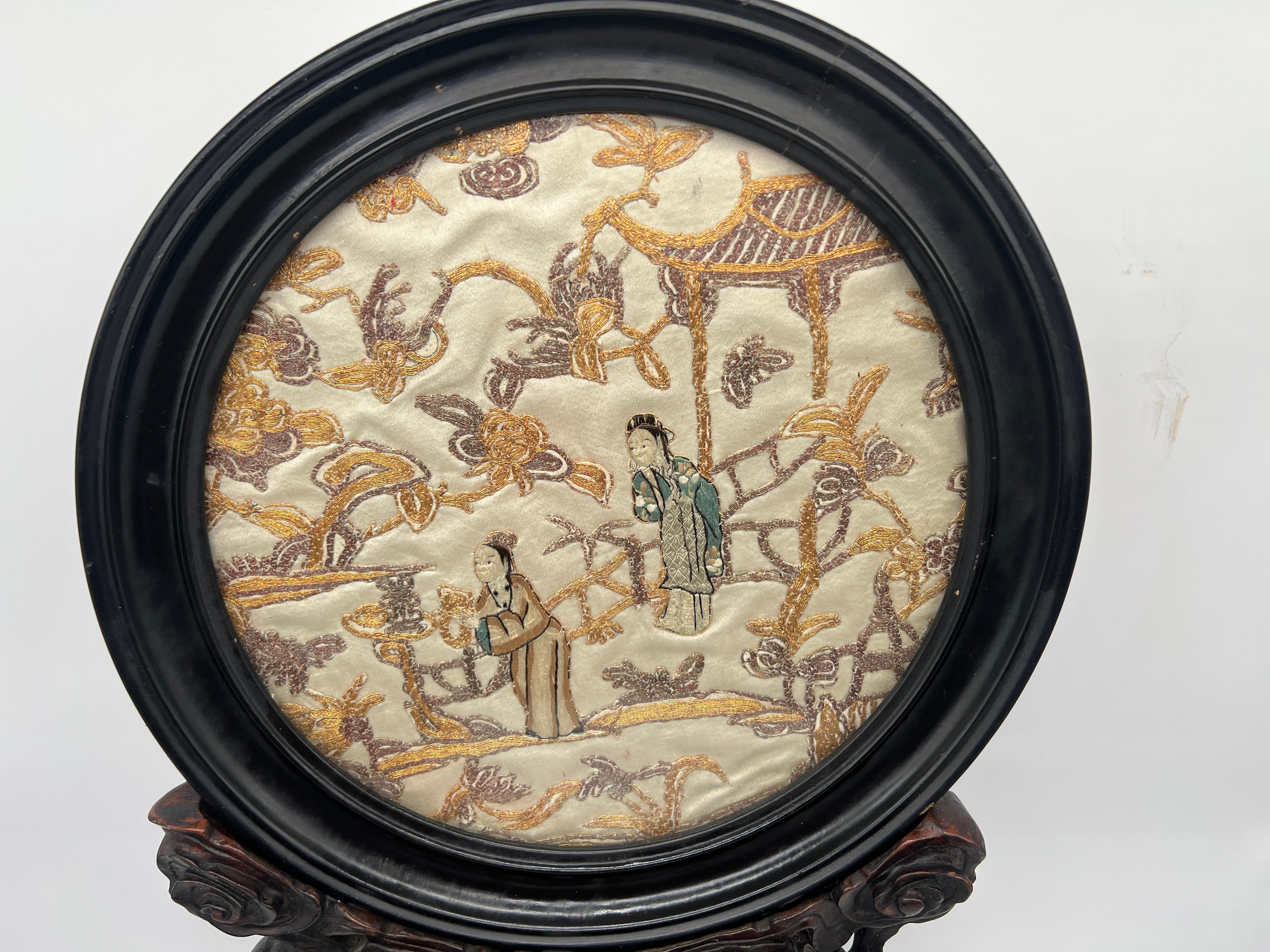 Highly Unusual Qing Dynasty Chinese Carved Toad & Gold Thread Table Screen For Sale 1