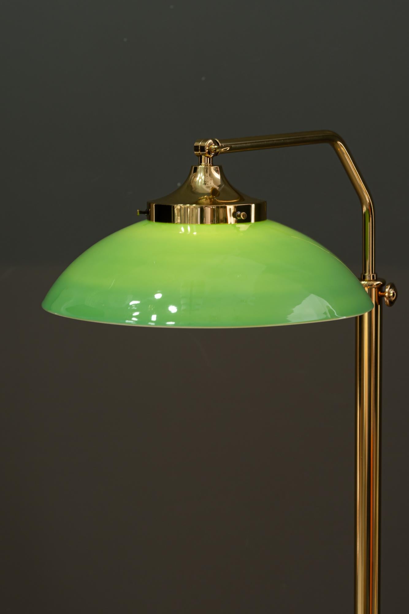 Lámpara de pie art decó viena alrededor de 1920 regulable en altura y sviweling en venta 4