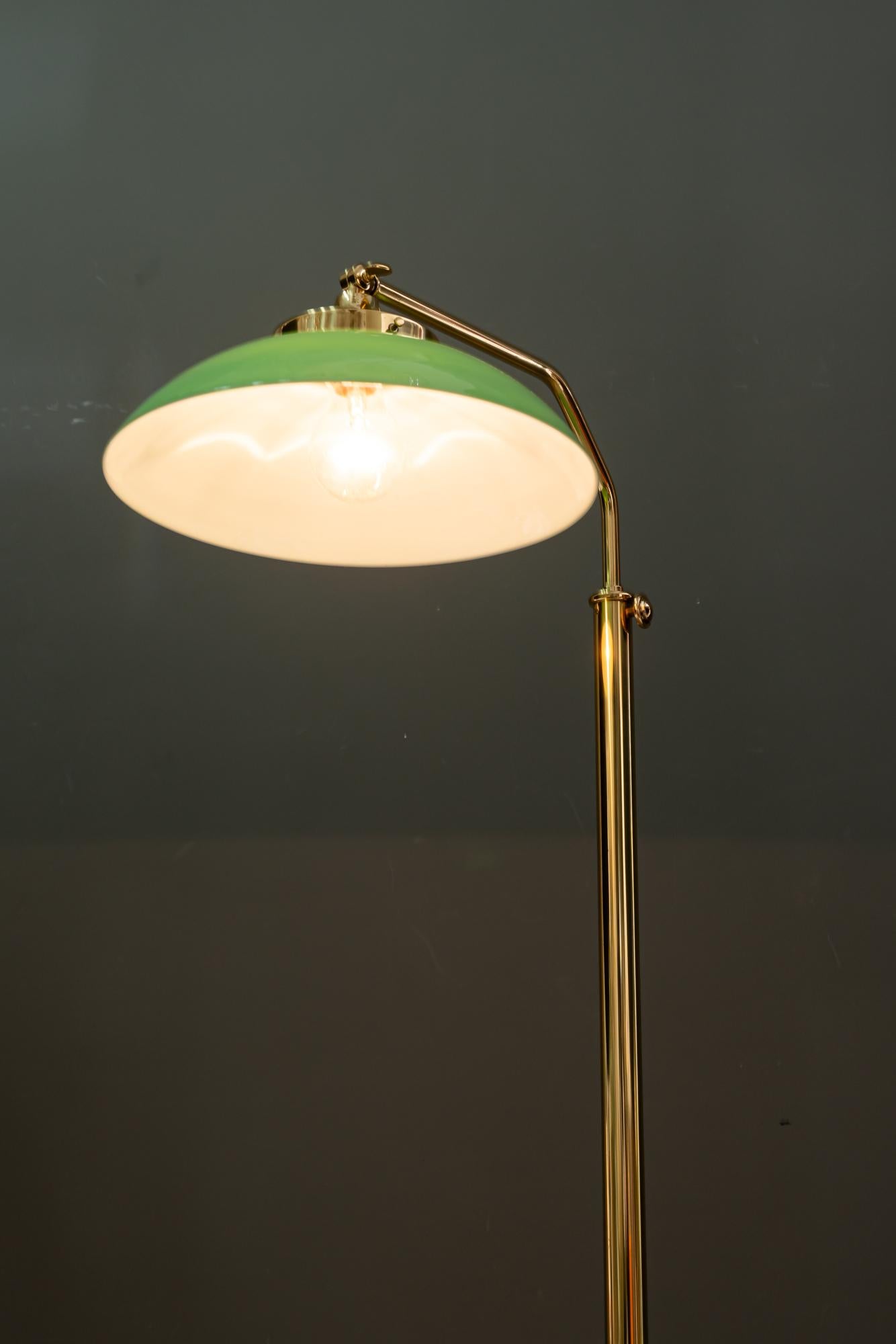 Lámpara de pie art decó viena alrededor de 1920 regulable en altura y sviweling en venta 5