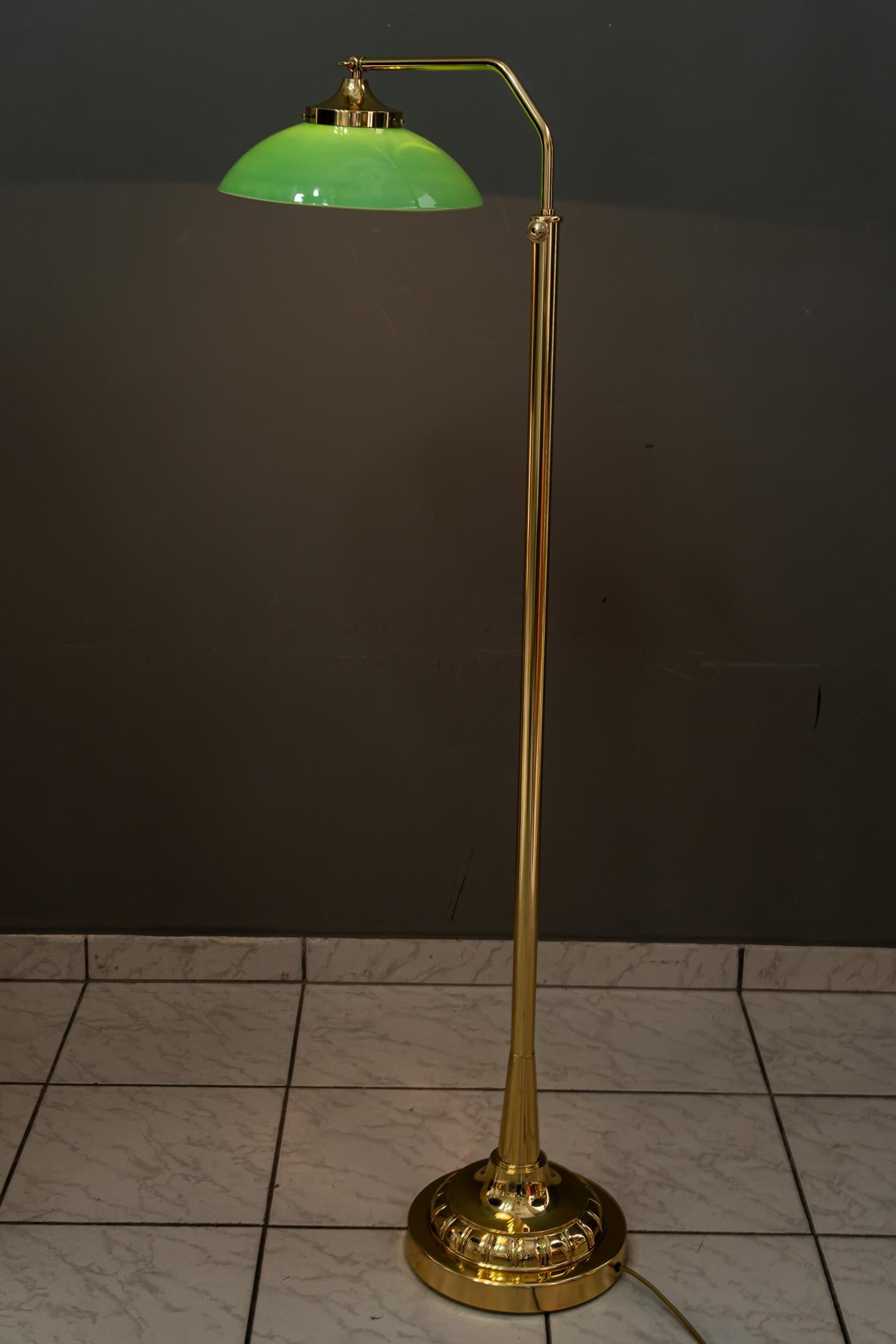 Lámpara de pie art decó viena alrededor de 1920 regulable en altura y sviweling en venta 7