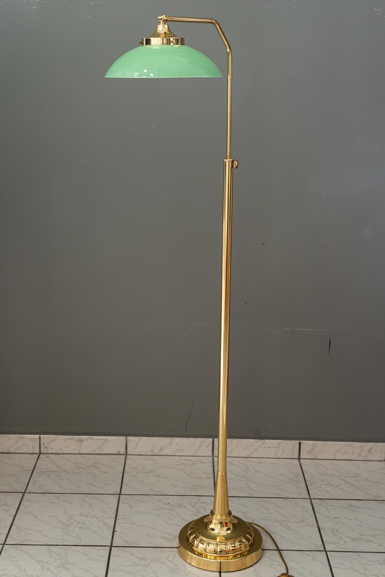 Lámpara de pie art decó viena alrededor de 1920 regulable en altura y sviweling en Bueno estado para la venta en Wien, AT